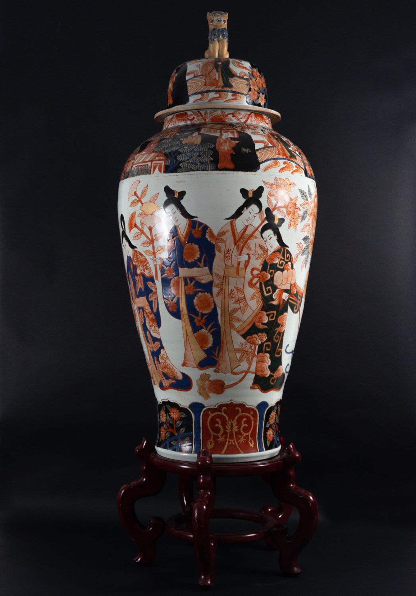 Important Pair of Japanese Imari Drums with Flowers and Characters, 19th century, Meiji Period - Image 2 of 12