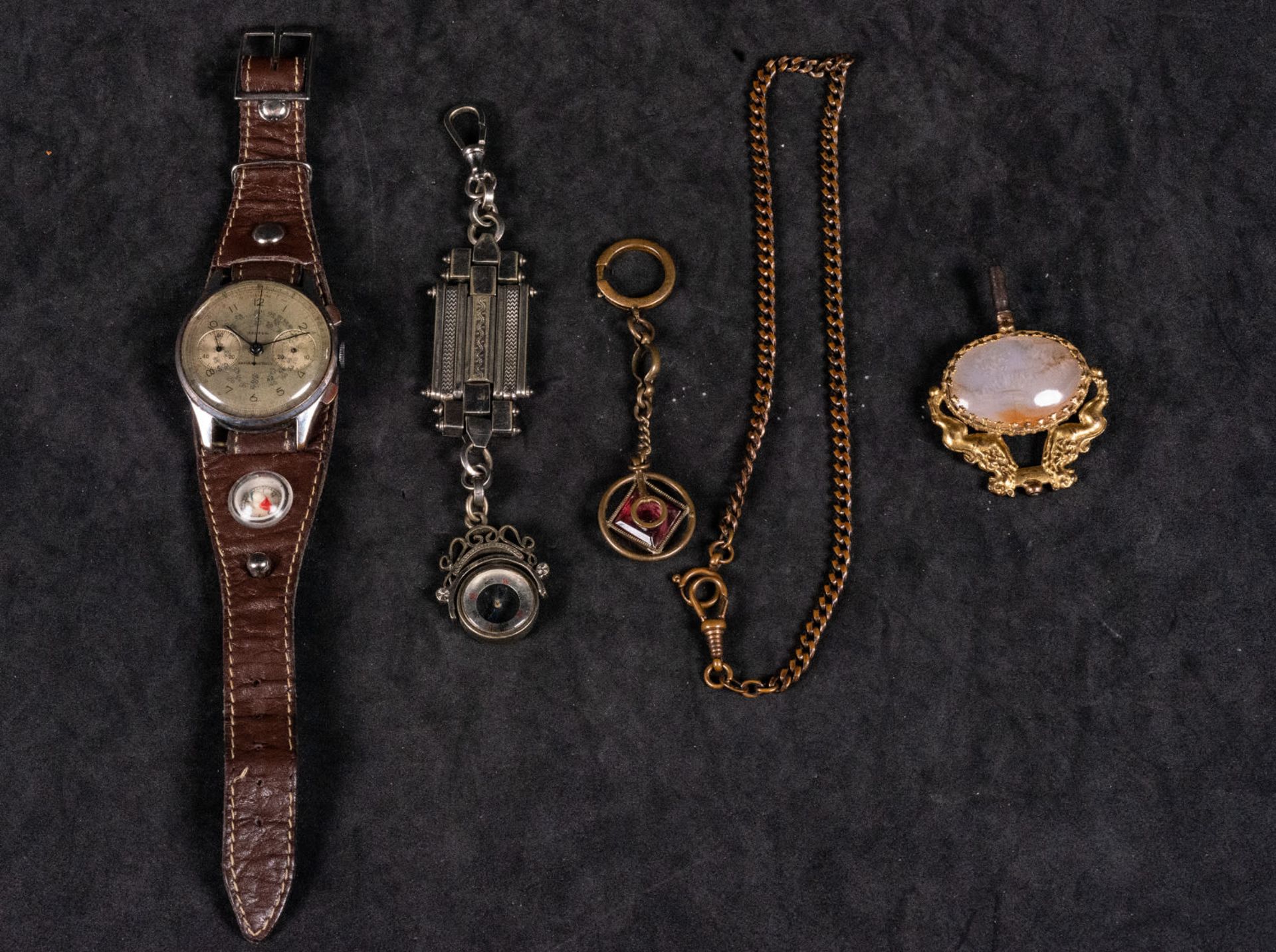 Lot 1 watch + vintage accessories 20th century