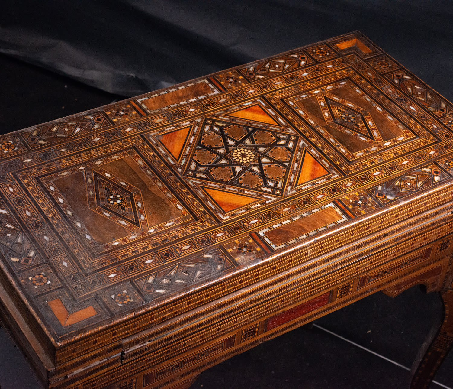 Important Games Table from Granada in Wood and Mother of Pearl Inlay, 19th century - Image 13 of 15