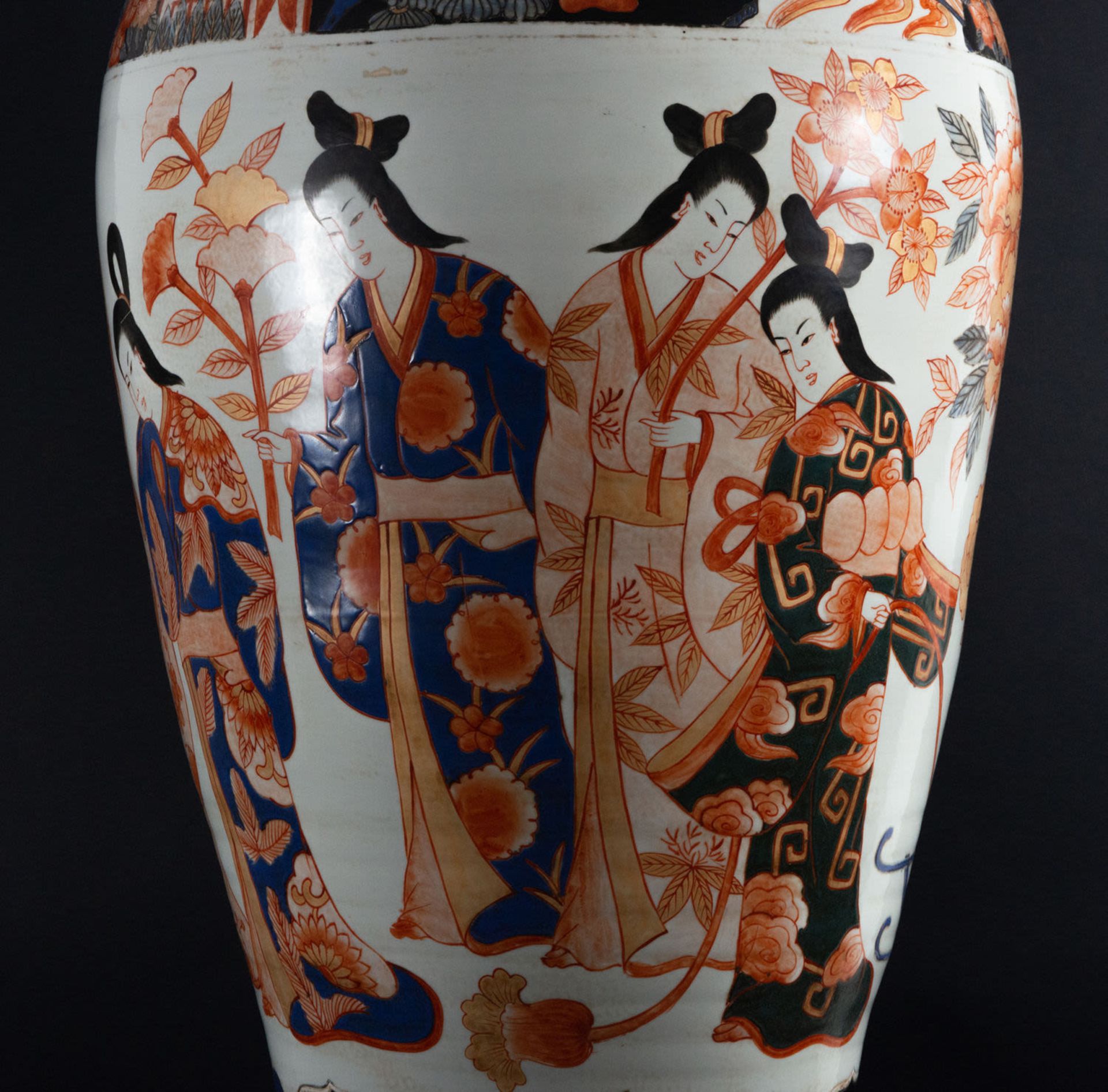 Important Pair of Japanese Imari Drums with Flowers and Characters, 19th century, Meiji Period - Image 6 of 12