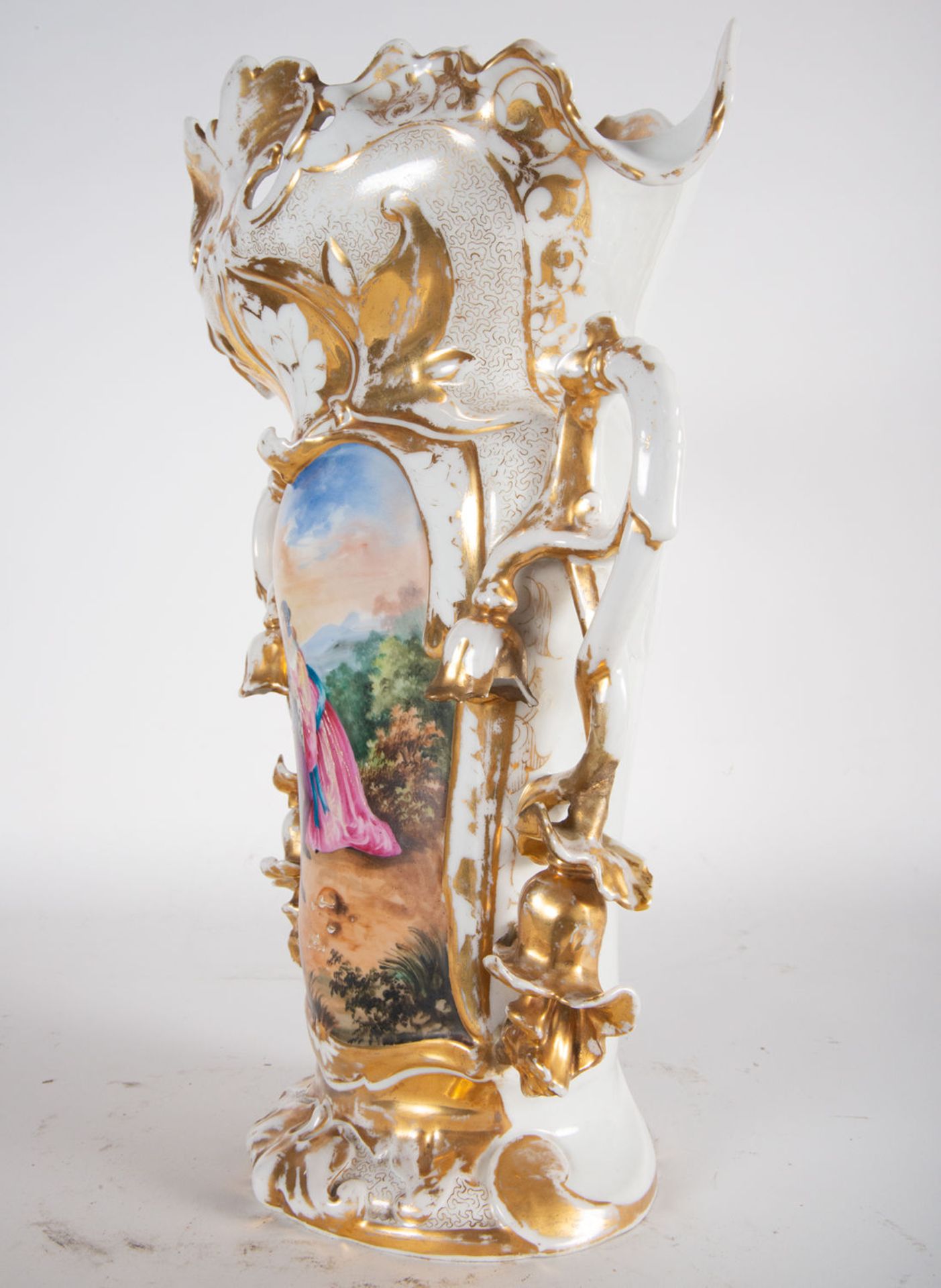 Pair of Elizabethan Vases in enameled and polychrome porcelain, 19th century - Image 8 of 10
