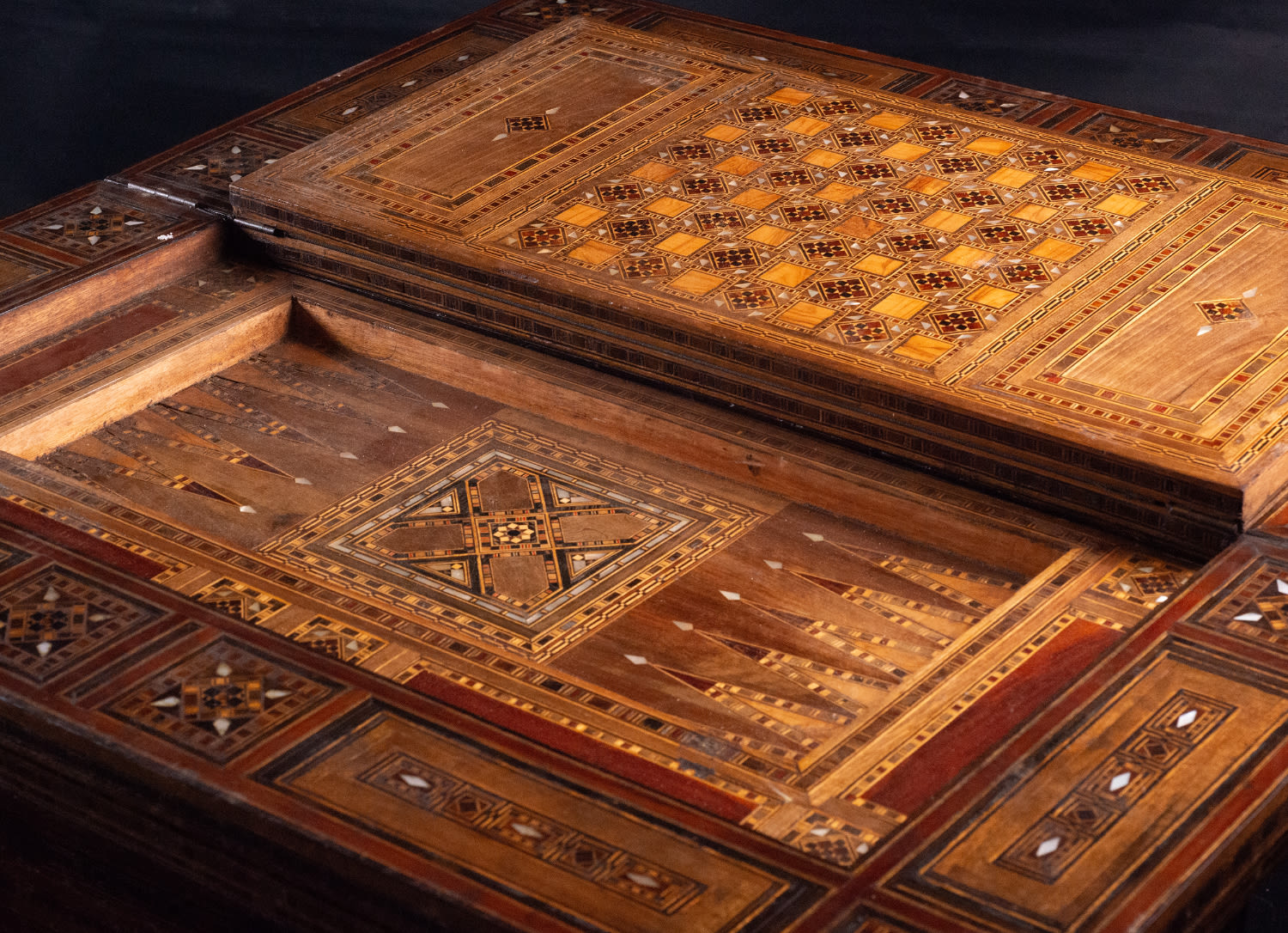 Important Games Table from Granada in Wood and Mother of Pearl Inlay, 19th century - Image 15 of 15
