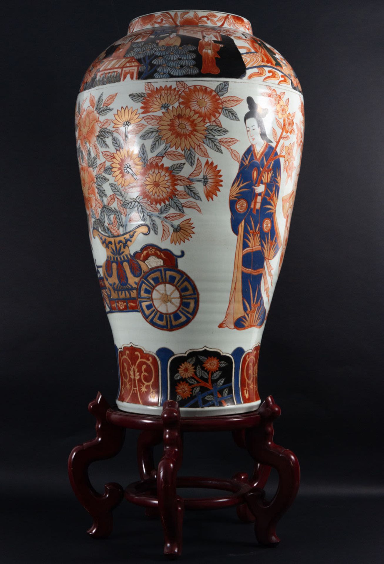 Important Pair of Japanese Imari Drums with Flowers and Characters, 19th century, Meiji Period - Image 10 of 12
