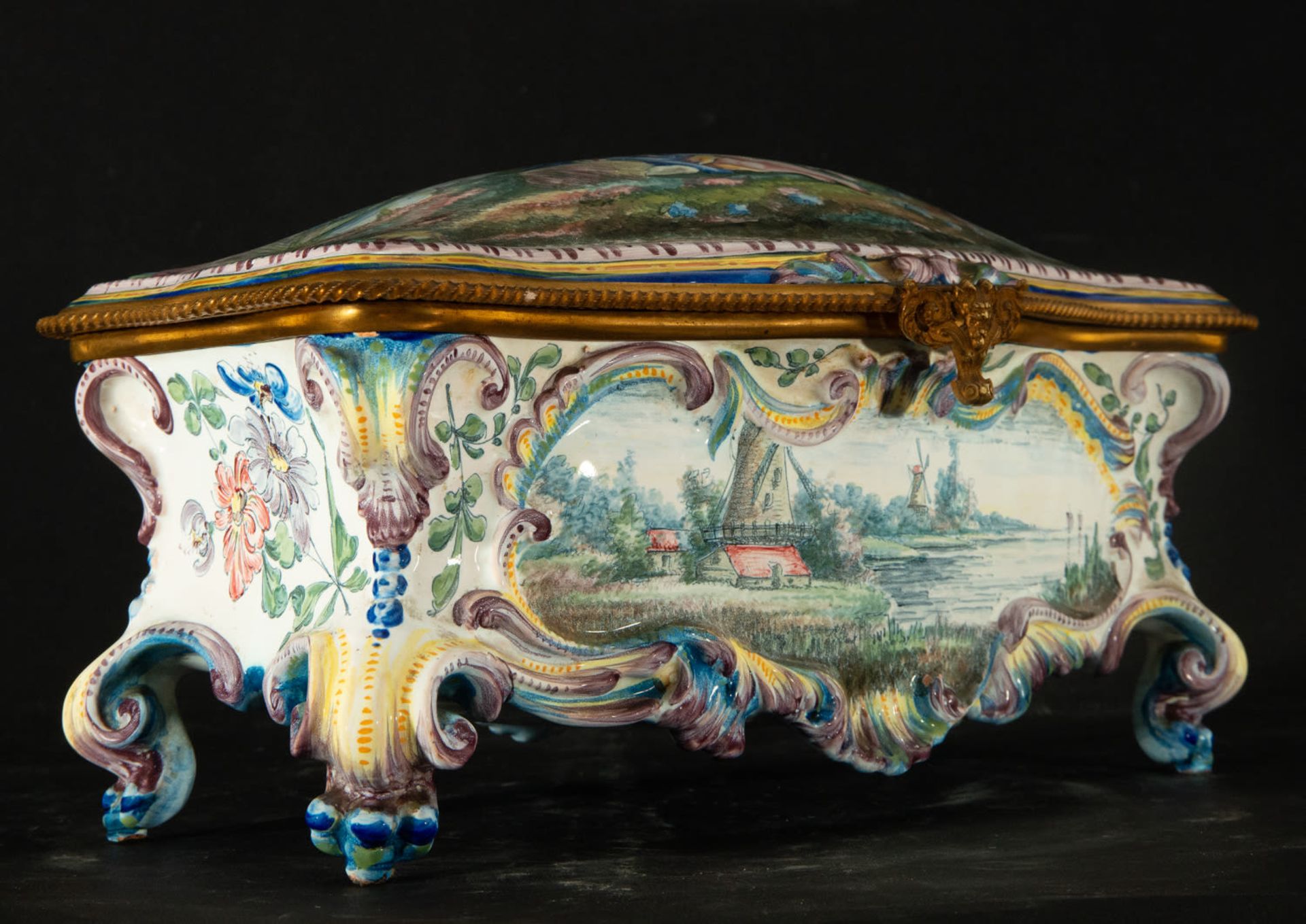 Magnificent Marseille porcelain jewelry box with gallant scene, 19th century - Image 4 of 7