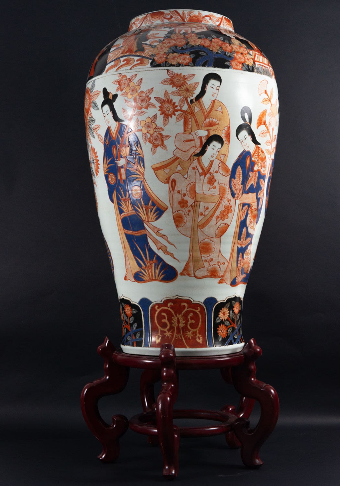 Important Pair of Japanese Imari Drums with Flowers and Characters, 19th century, Meiji Period - Image 8 of 12