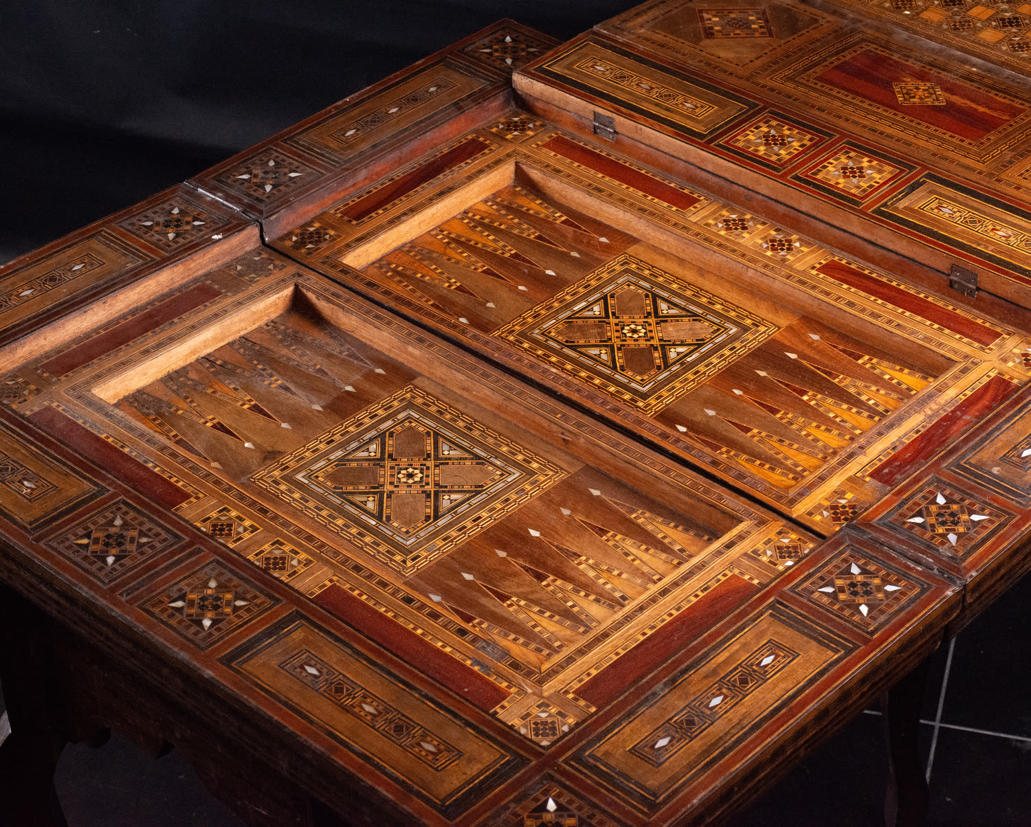 Important Games Table from Granada in Wood and Mother of Pearl Inlay, 19th century - Image 7 of 15