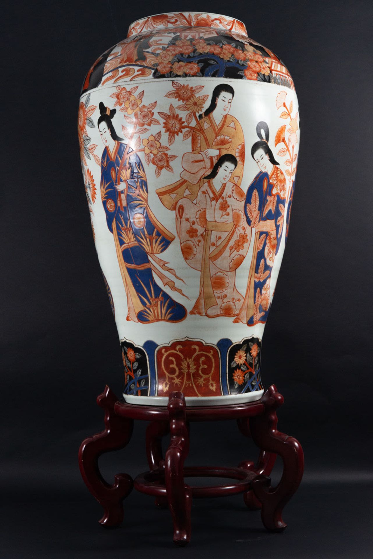 Important Pair of Japanese Imari Drums with Flowers and Characters, 19th century, Meiji Period - Image 9 of 12