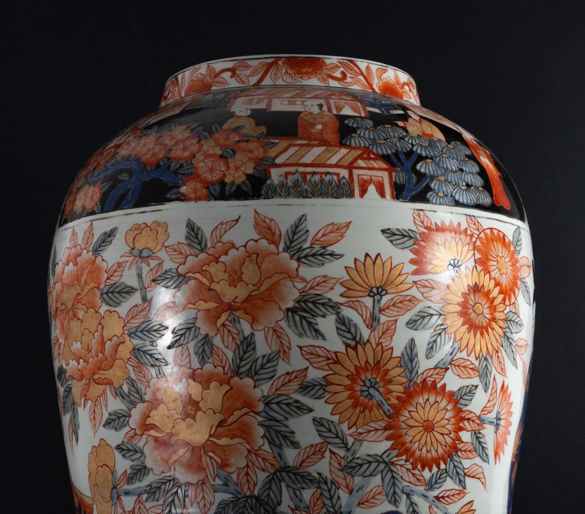Important Pair of Japanese Imari Drums with Flowers and Characters, 19th century, Meiji Period - Image 4 of 12