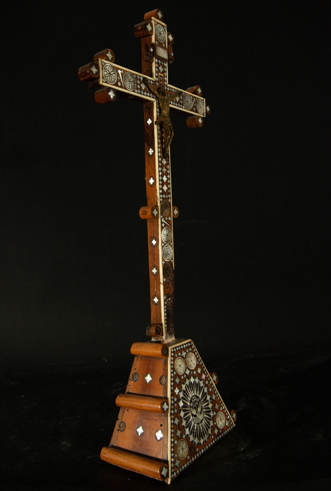 Jerusalem Cross in Rosewood and Mother of Pearl Inlays, 19th Century - Image 4 of 6