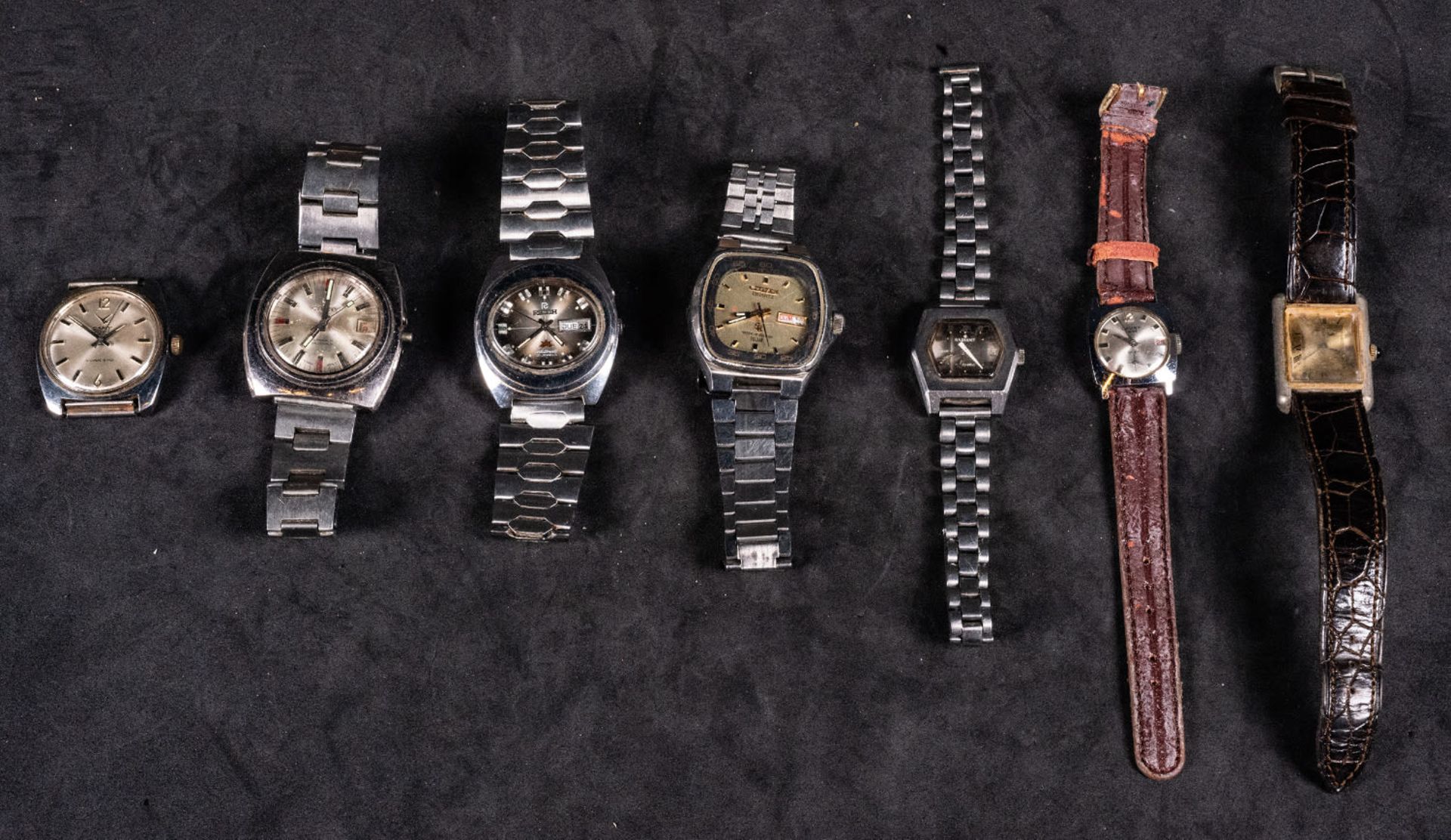 Lot of 7 vintage watches 20th century