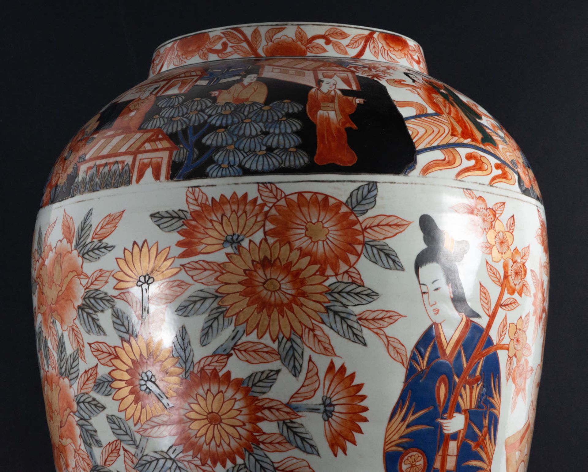 Important Pair of Japanese Imari Drums with Flowers and Characters, 19th century, Meiji Period - Image 11 of 12