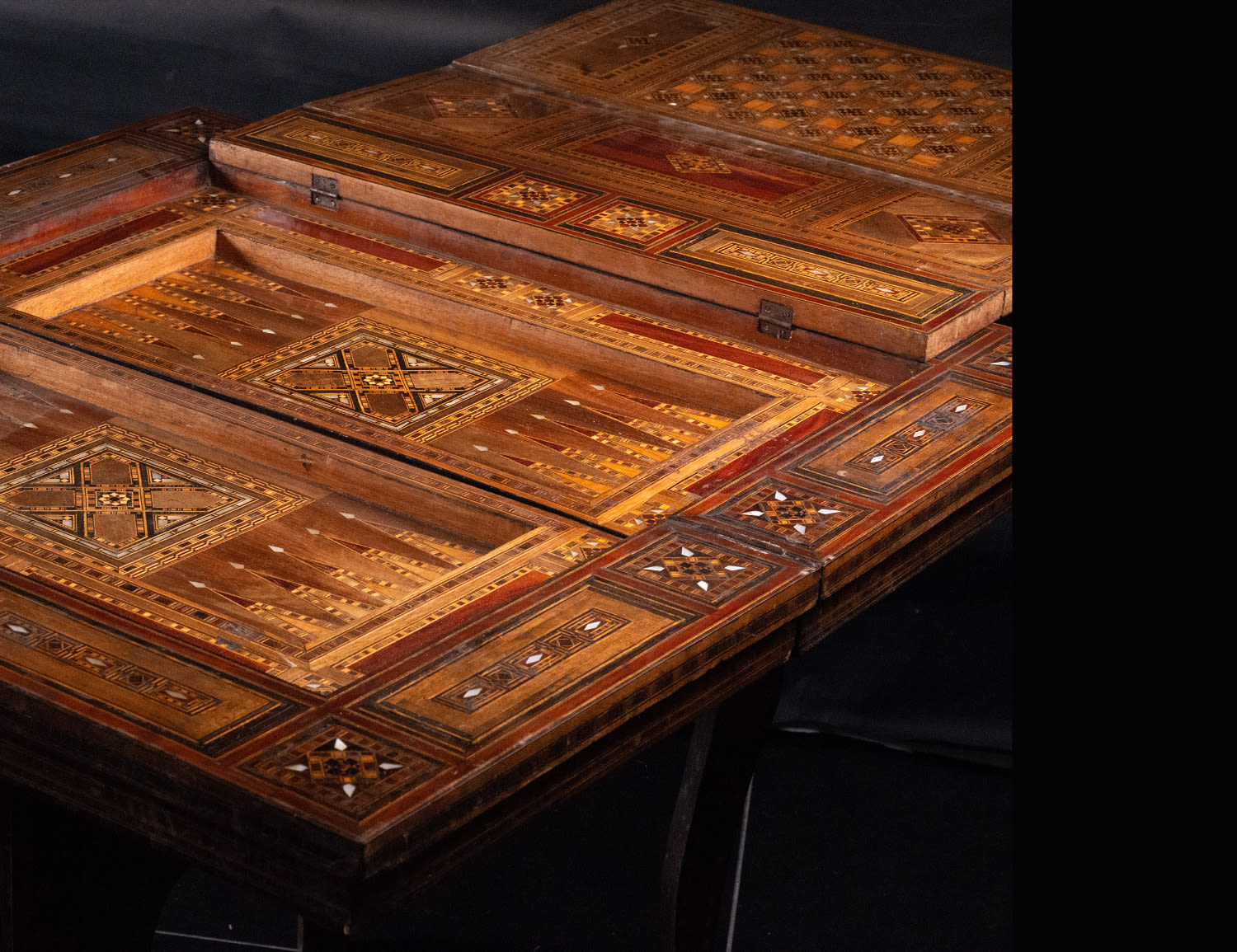 Important Games Table from Granada in Wood and Mother of Pearl Inlay, 19th century - Image 6 of 15