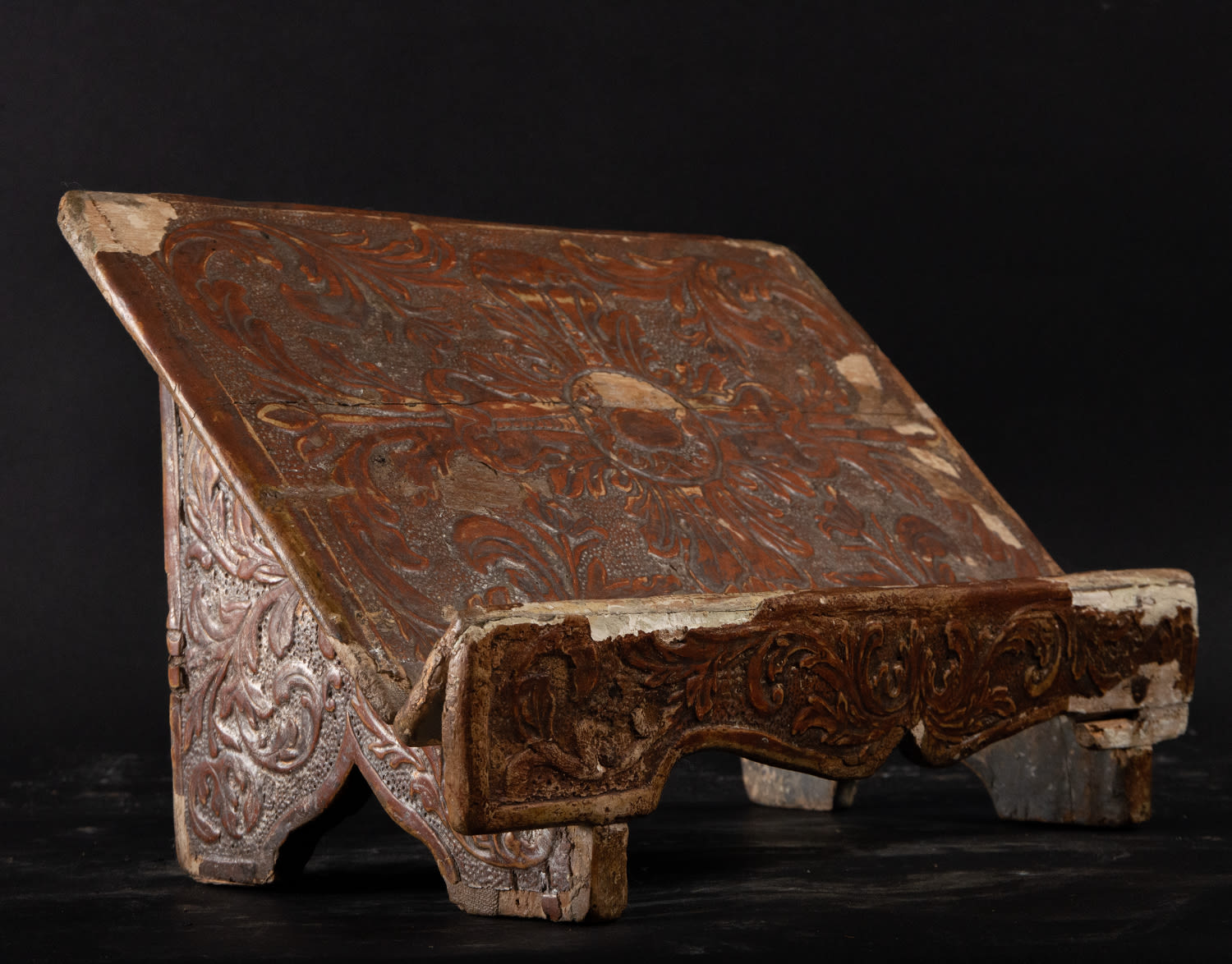 Plateresque Lectern in wood covered in Embossed Leather, 16th century - Image 3 of 4