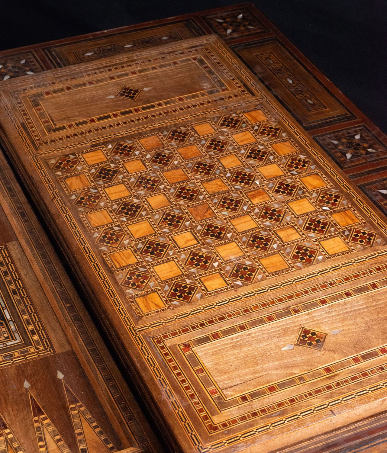 Important Games Table from Granada in Wood and Mother of Pearl Inlay, 19th century - Image 5 of 15