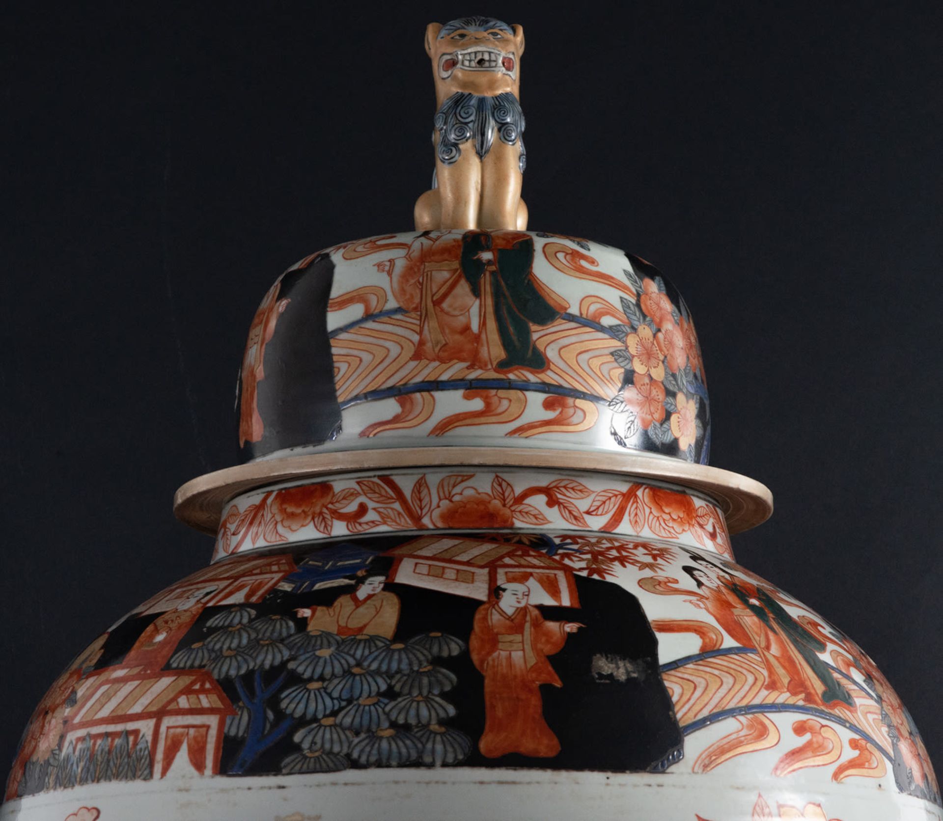 Important Pair of Japanese Imari Drums with Flowers and Characters, 19th century, Meiji Period - Image 7 of 12