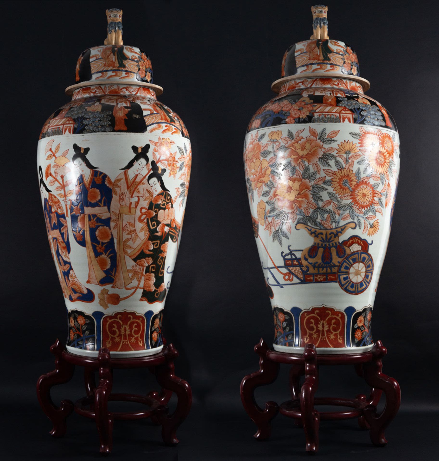 Important Pair of Japanese Imari Drums with Flowers and Characters, 19th century, Meiji Period