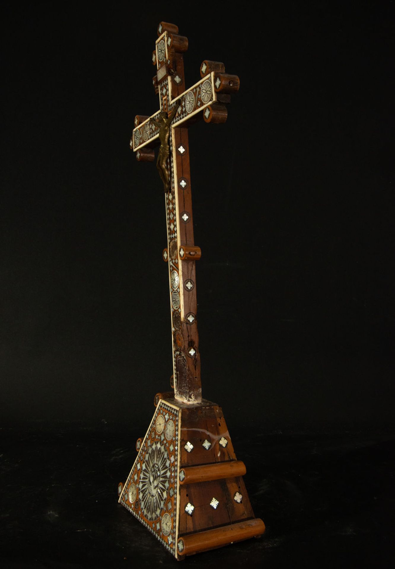 Jerusalem Cross in Rosewood and Mother of Pearl Inlays, 19th Century - Image 3 of 6
