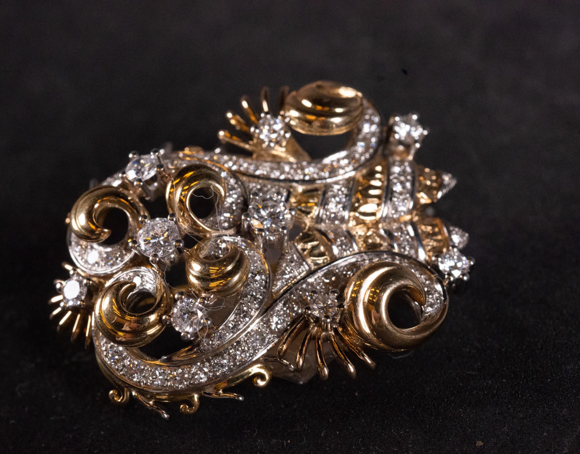 18k yellow gold and 1ct diamond brooch - Image 5 of 6