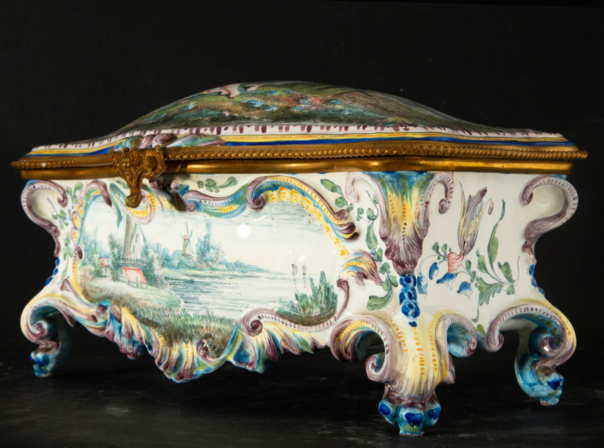 Magnificent Marseille porcelain jewelry box with gallant scene, 19th century - Image 3 of 7