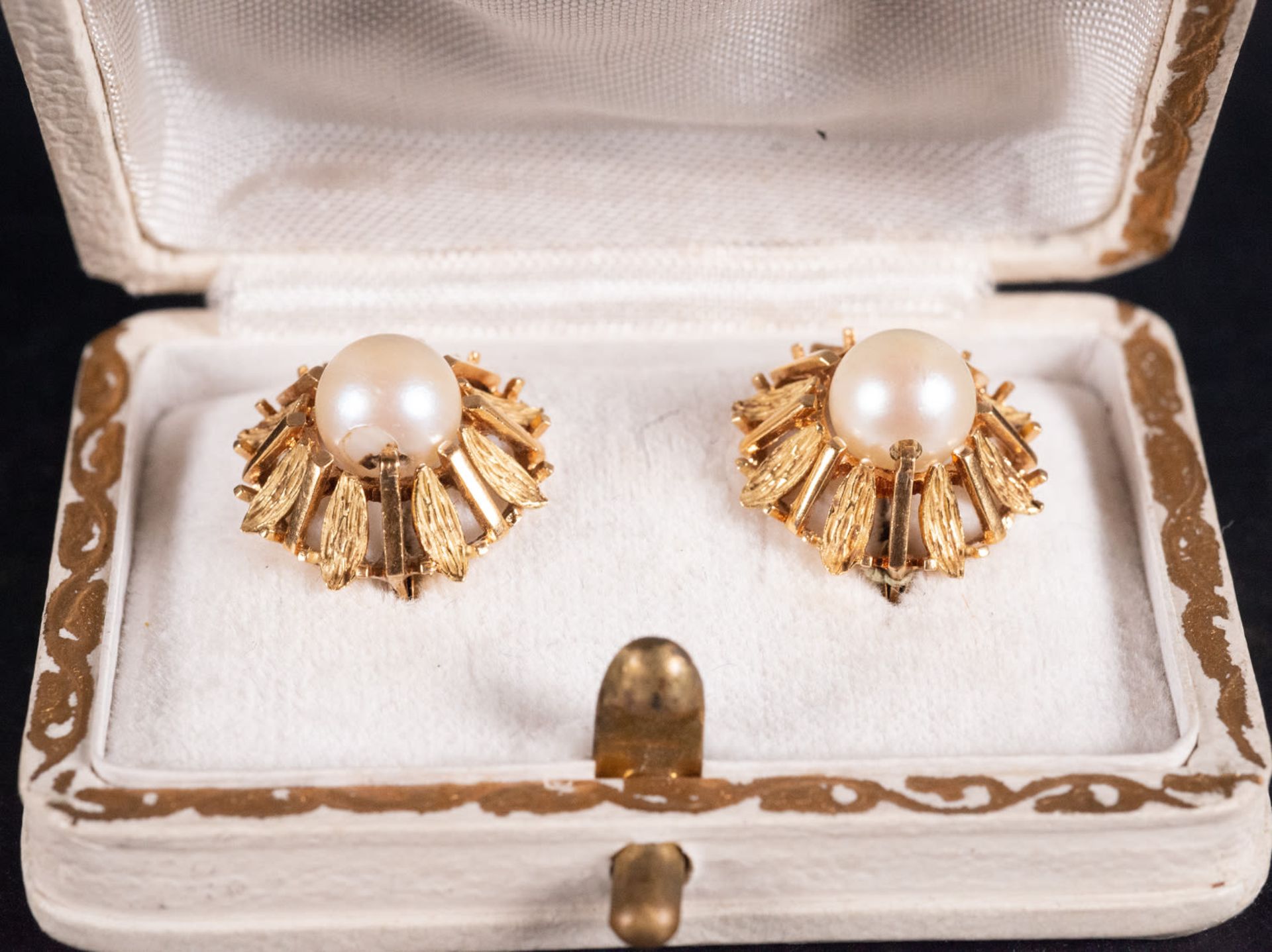 Gold and pearl earrings from the beginning of the 20th century