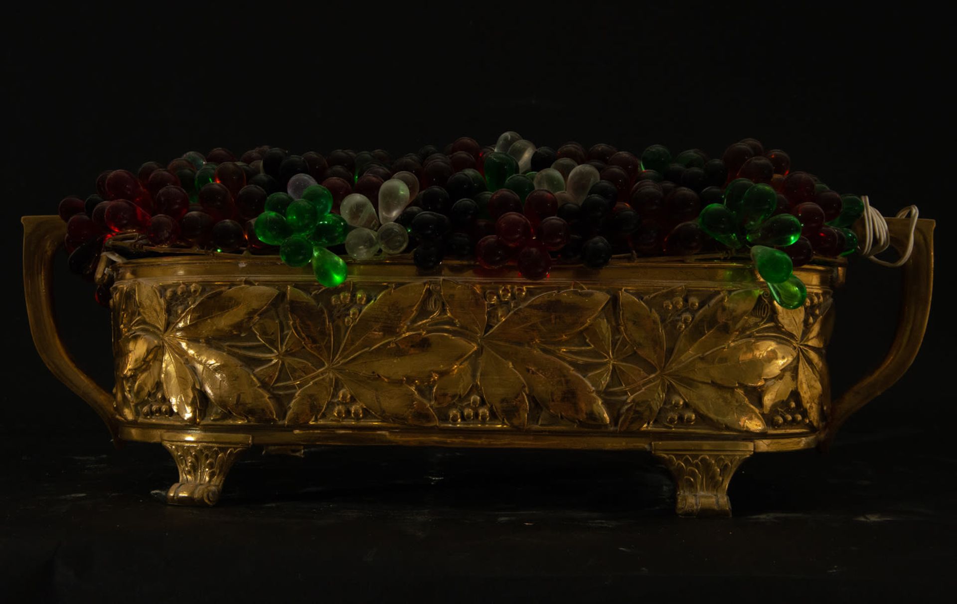 Brass center and polychrome glass grapes, 19th century - Bild 4 aus 5