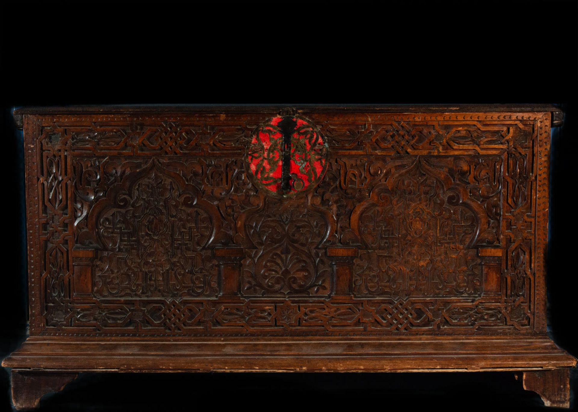 Nasrid style chest in cedar wood, Granada, 17th - 18th centuries