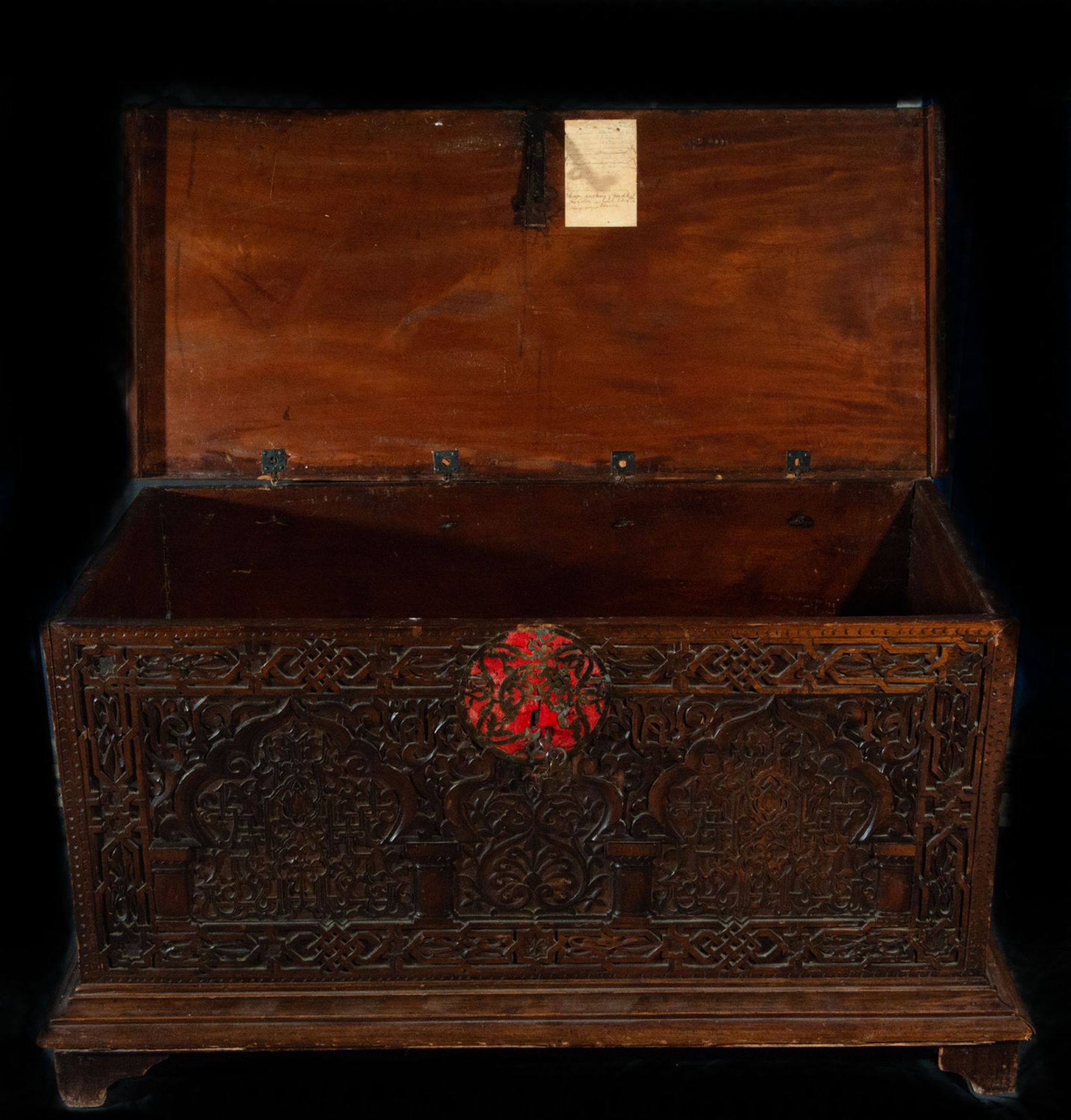 Nasrid style chest in cedar wood, Granada, 17th - 18th centuries - Image 8 of 12