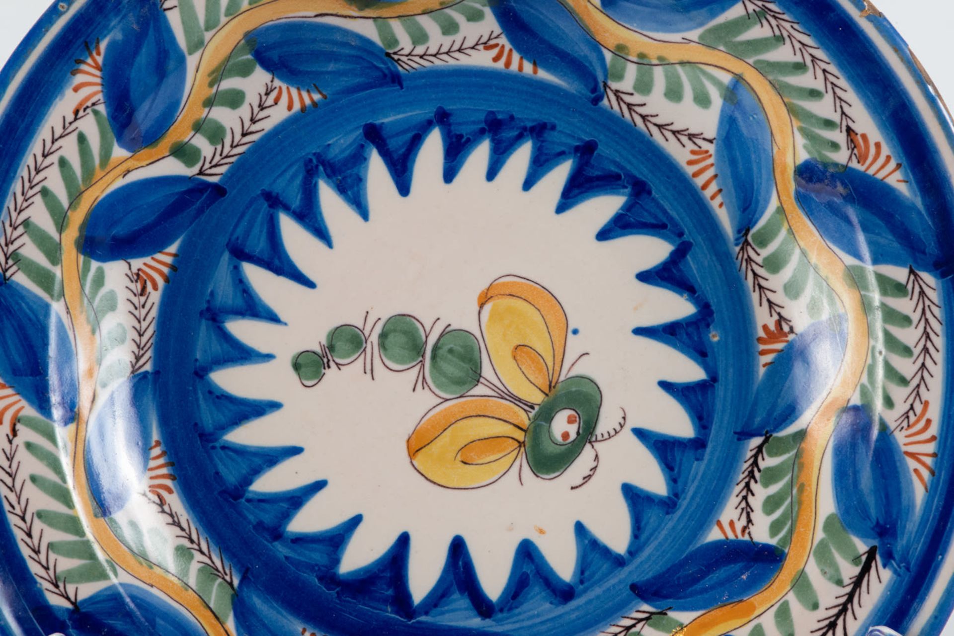 Ceramic plate from Manises, 20th century - Bild 2 aus 4