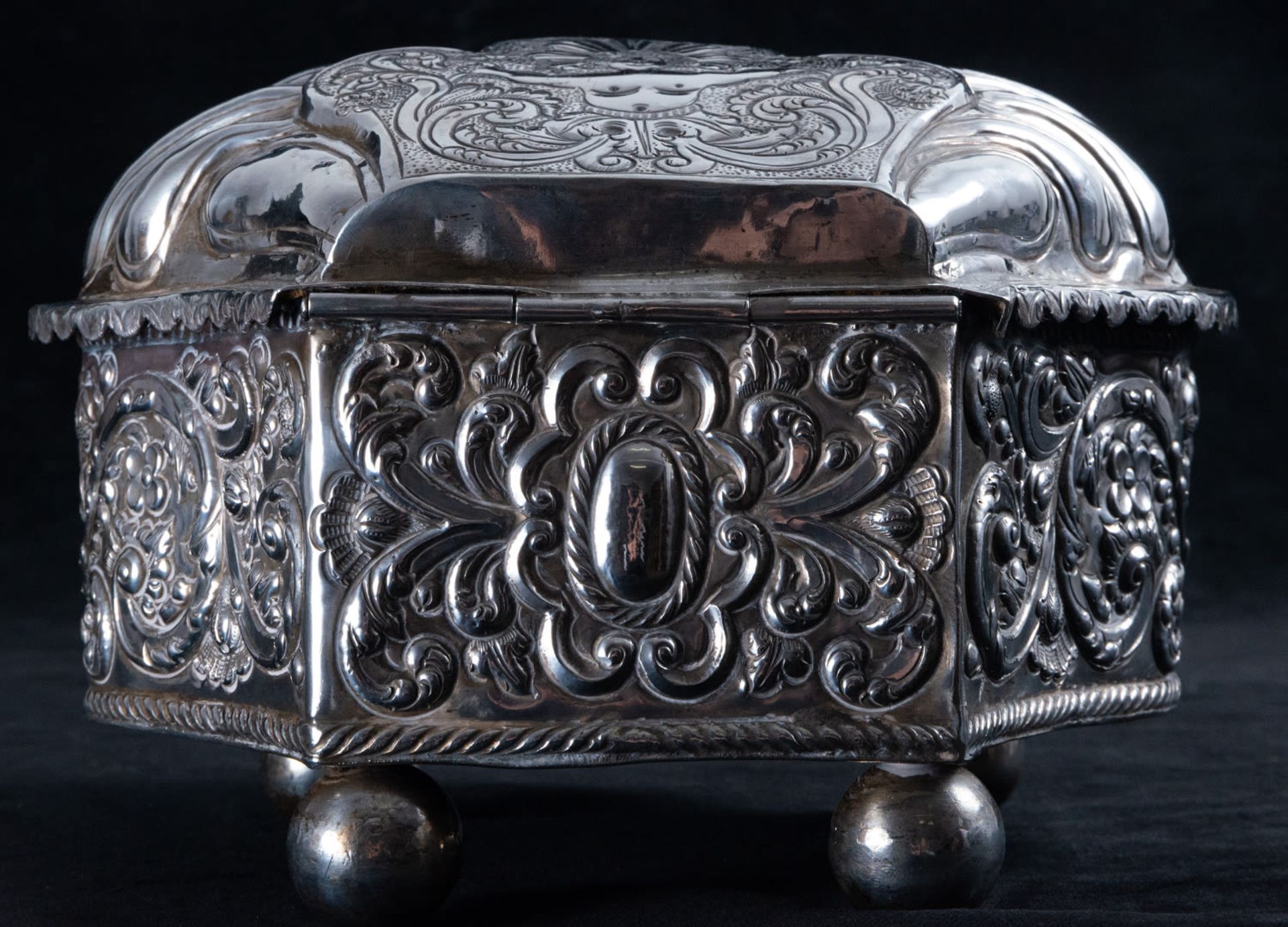 Exceptional Coquera in silver, colonial work, Cuzco, Peru, 18th century - Image 6 of 8