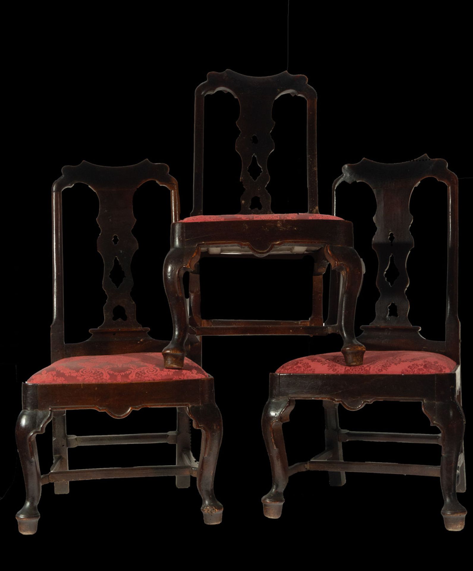 Lot of three English chairs in solid mahogany Queen Anne style, 18th century