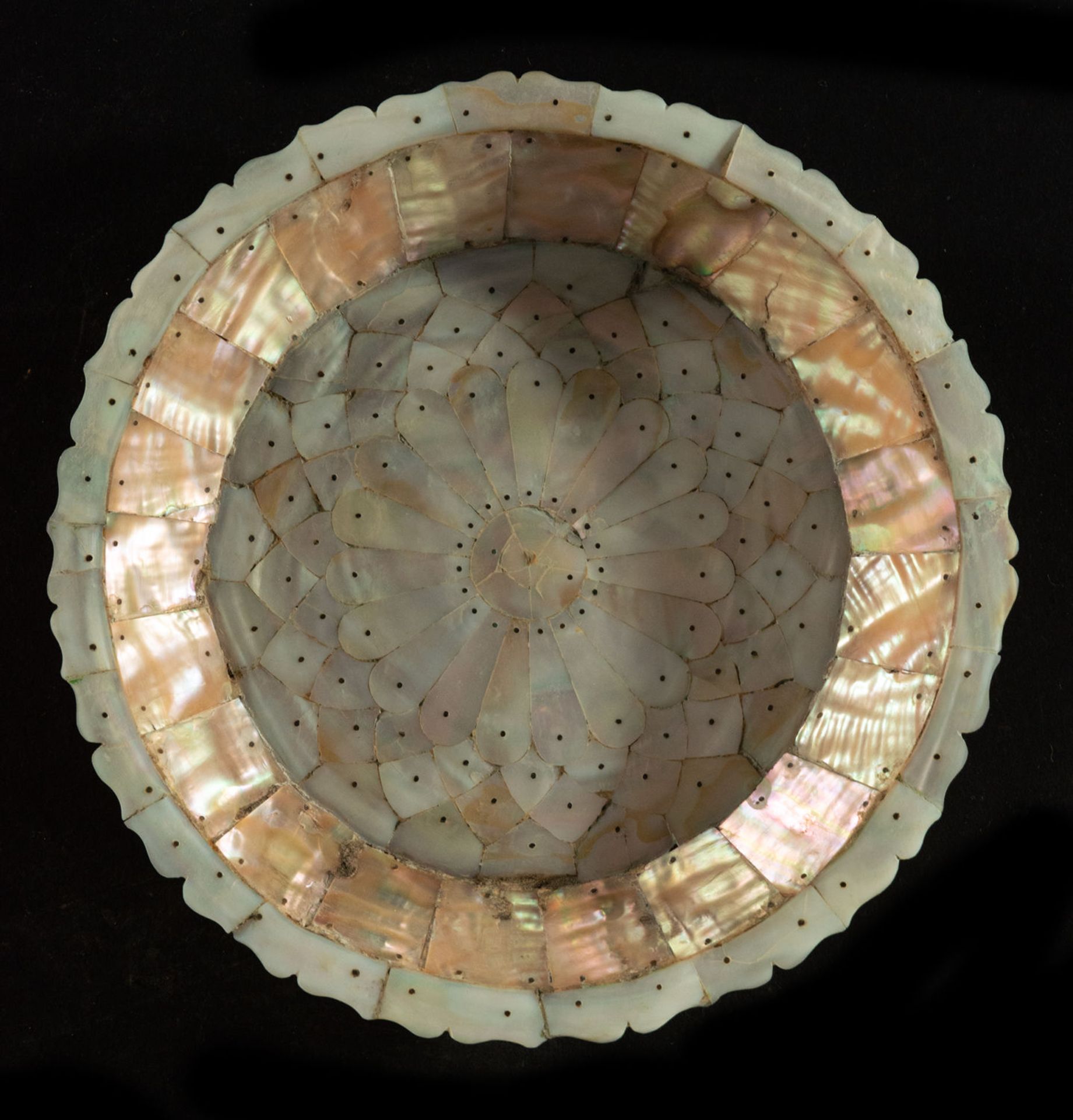 Pair of Trays for sweets in mother-of-pearl appliquŽs, Goa, 18th century