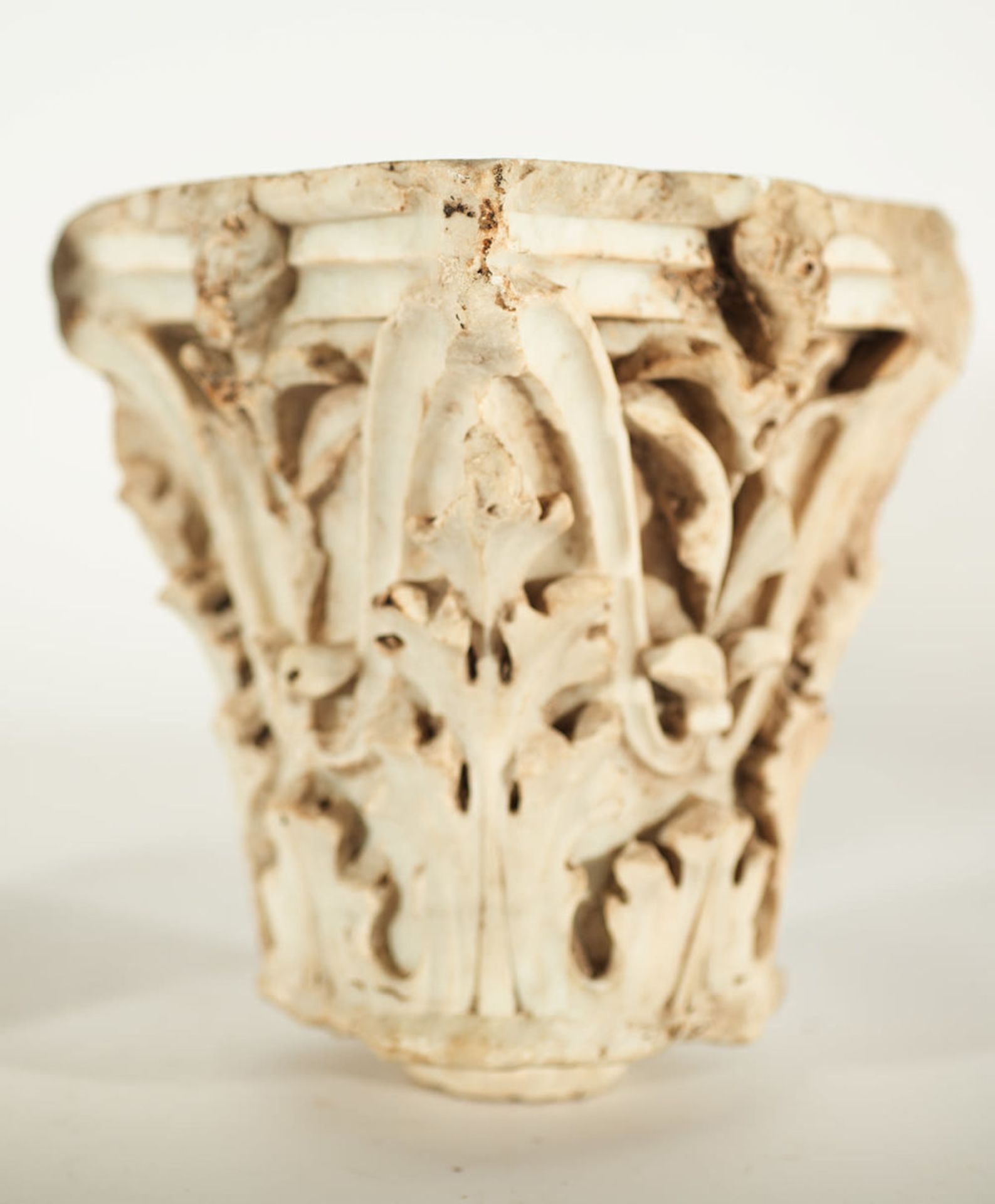 Magnificent Pair of Corinthian Capitals, possibly Roman Empire, Flavian period, 2nd - 3rd century AD - Image 4 of 4