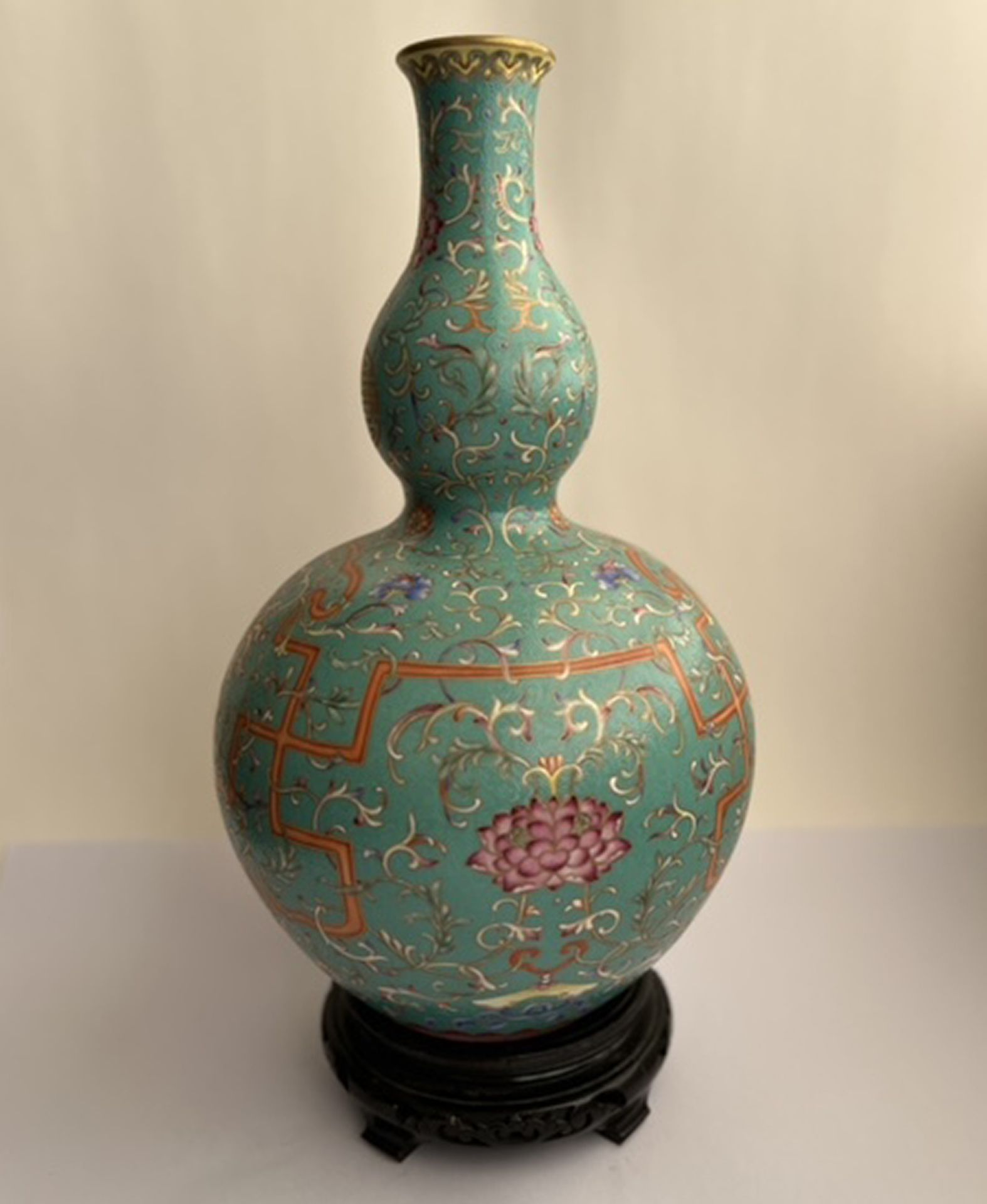 Blue famille rose vase, Qianlong mark on the base, 20th century - Bild 2 aus 4