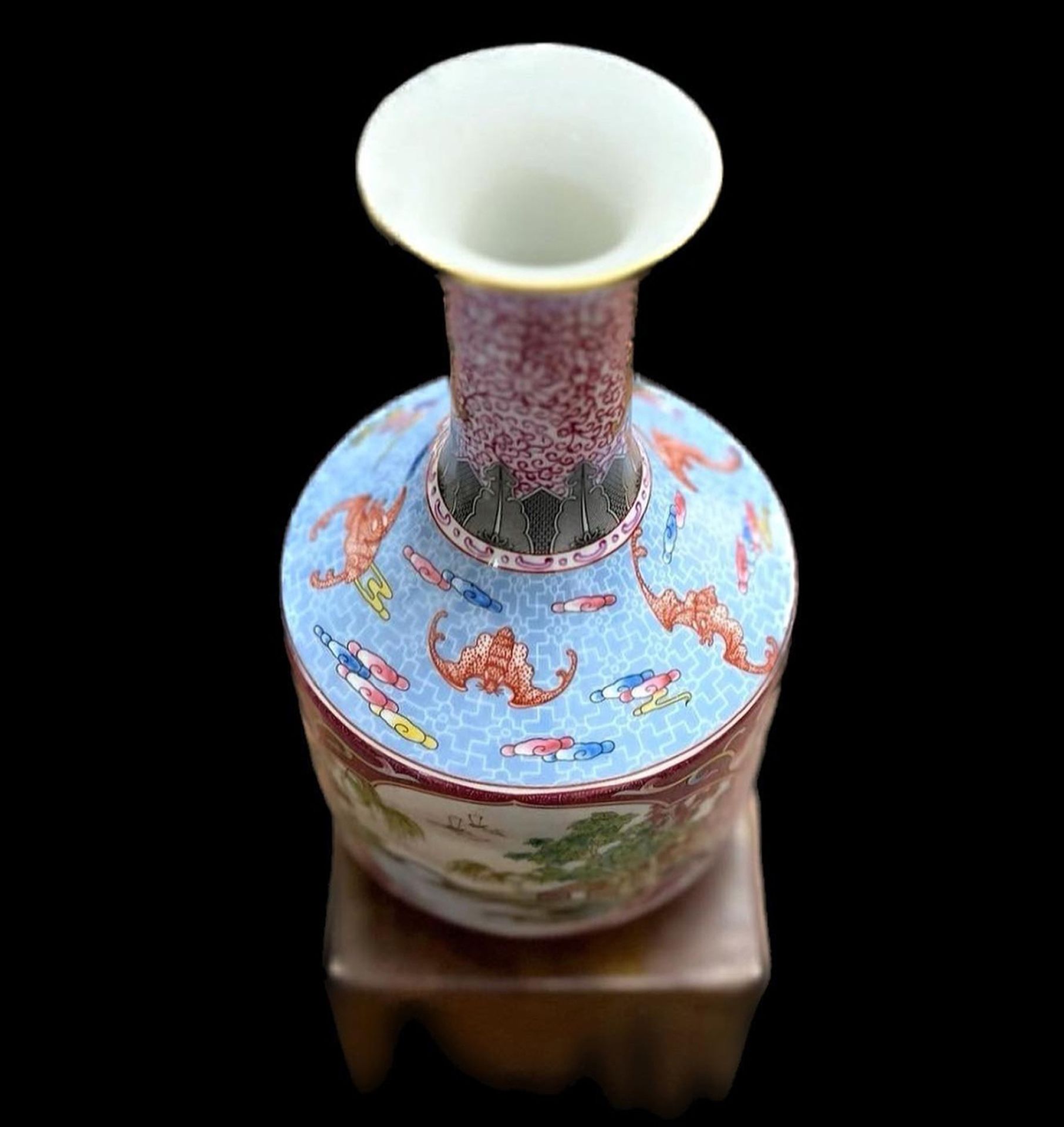 Vessel in Famille Rose enamels, Qianlong mark, 20th century - Image 4 of 5