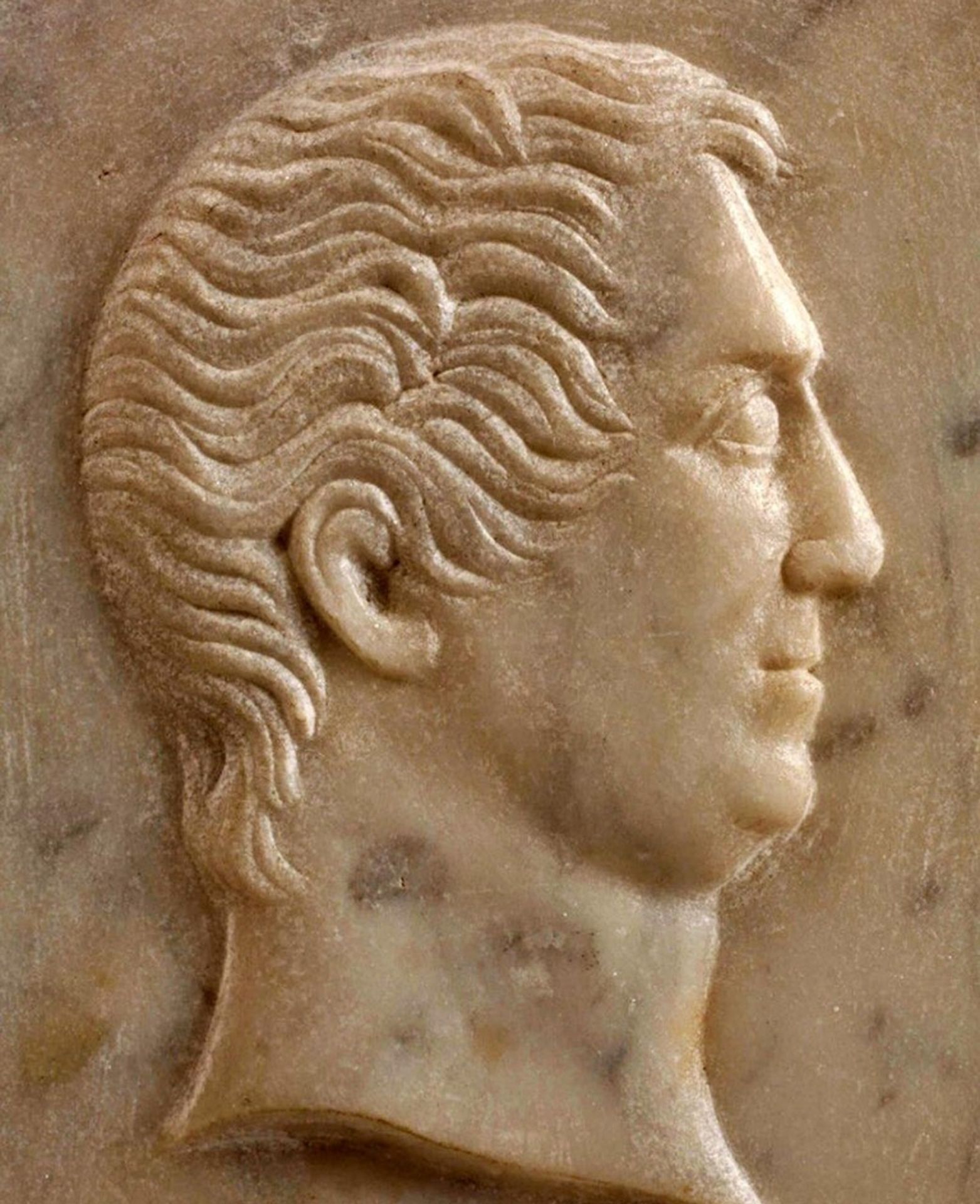 Bas-relief of Emperor in Carrara marble, 18th century - Bild 2 aus 3