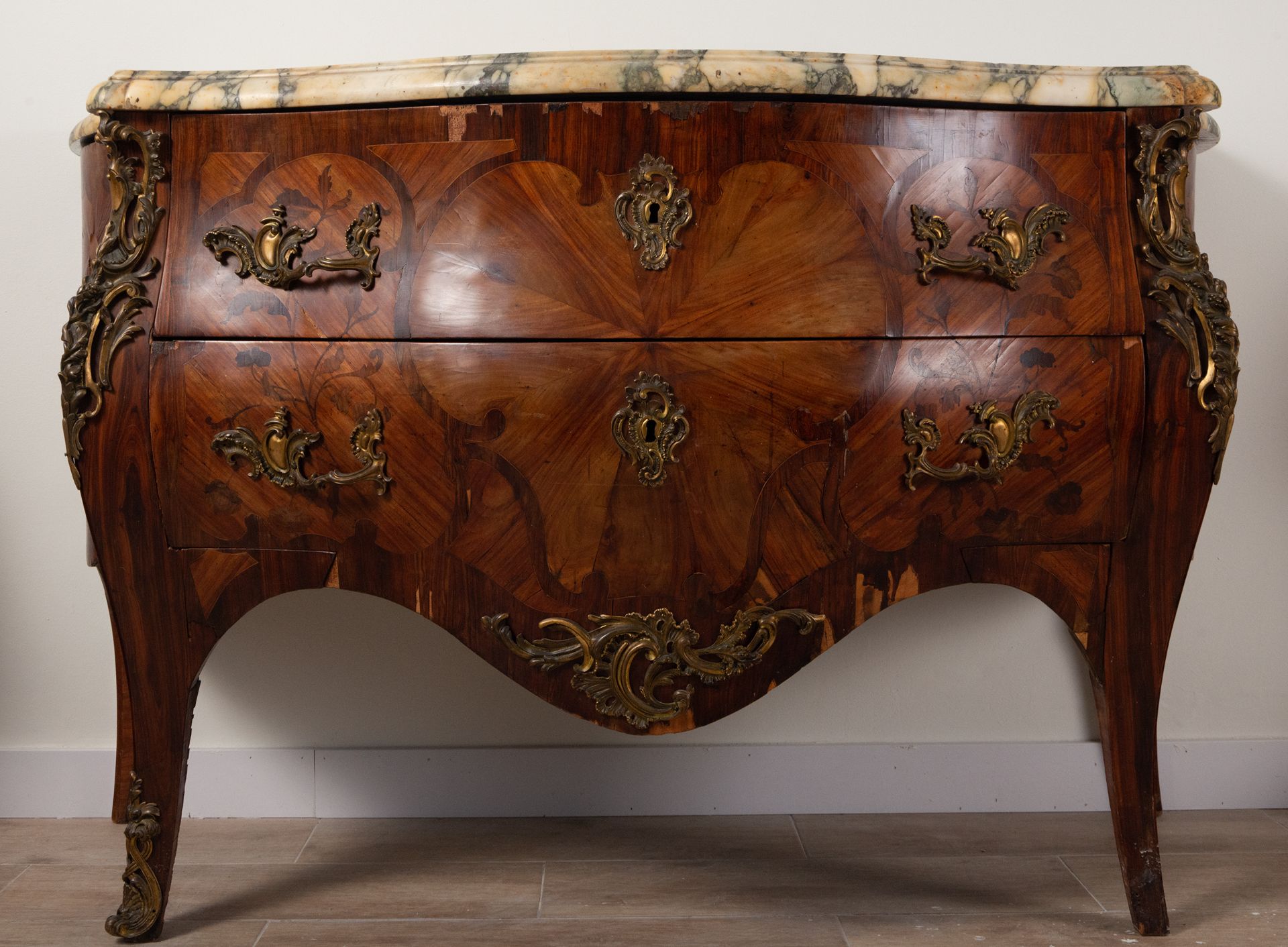 French chest of drawers in marquetry and gilt bronze, 18th - 19th century