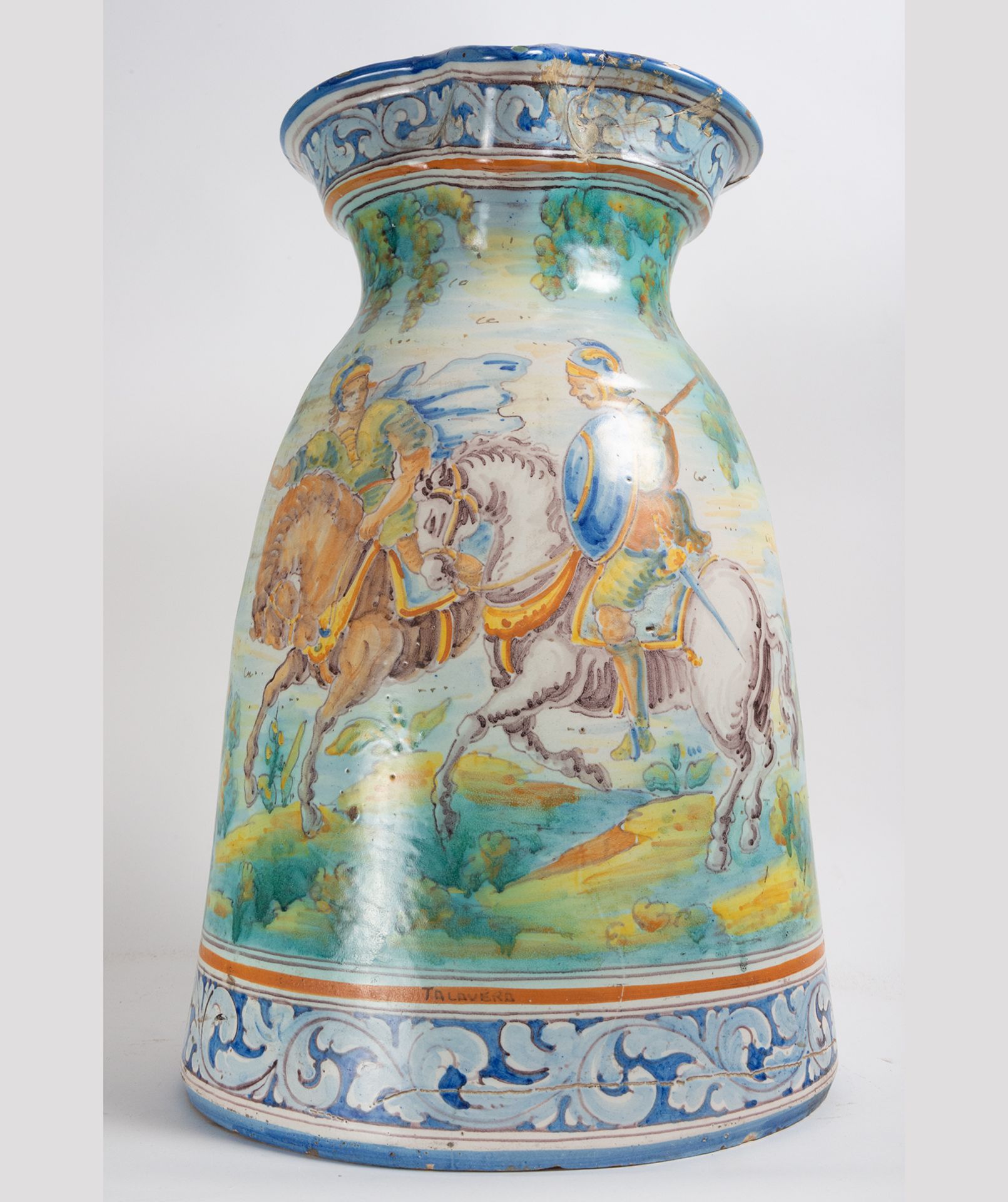 Talaverona jug hunting motifs Ruiz de Luna series, 19th - 20th century