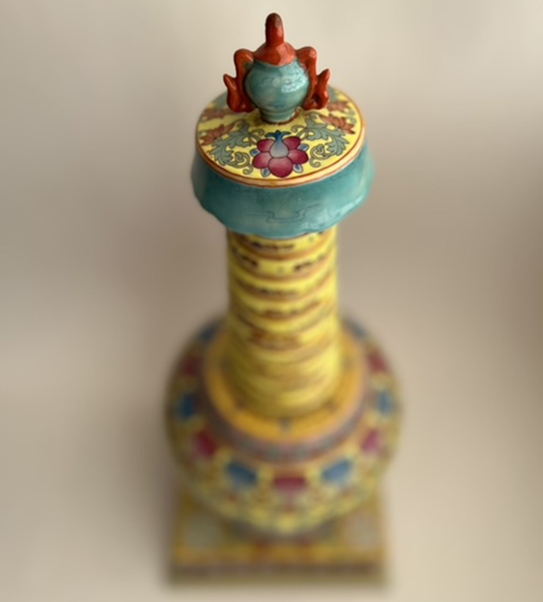 Large pair of famille rose stupas, Chinese school of the 20th century - Image 5 of 8