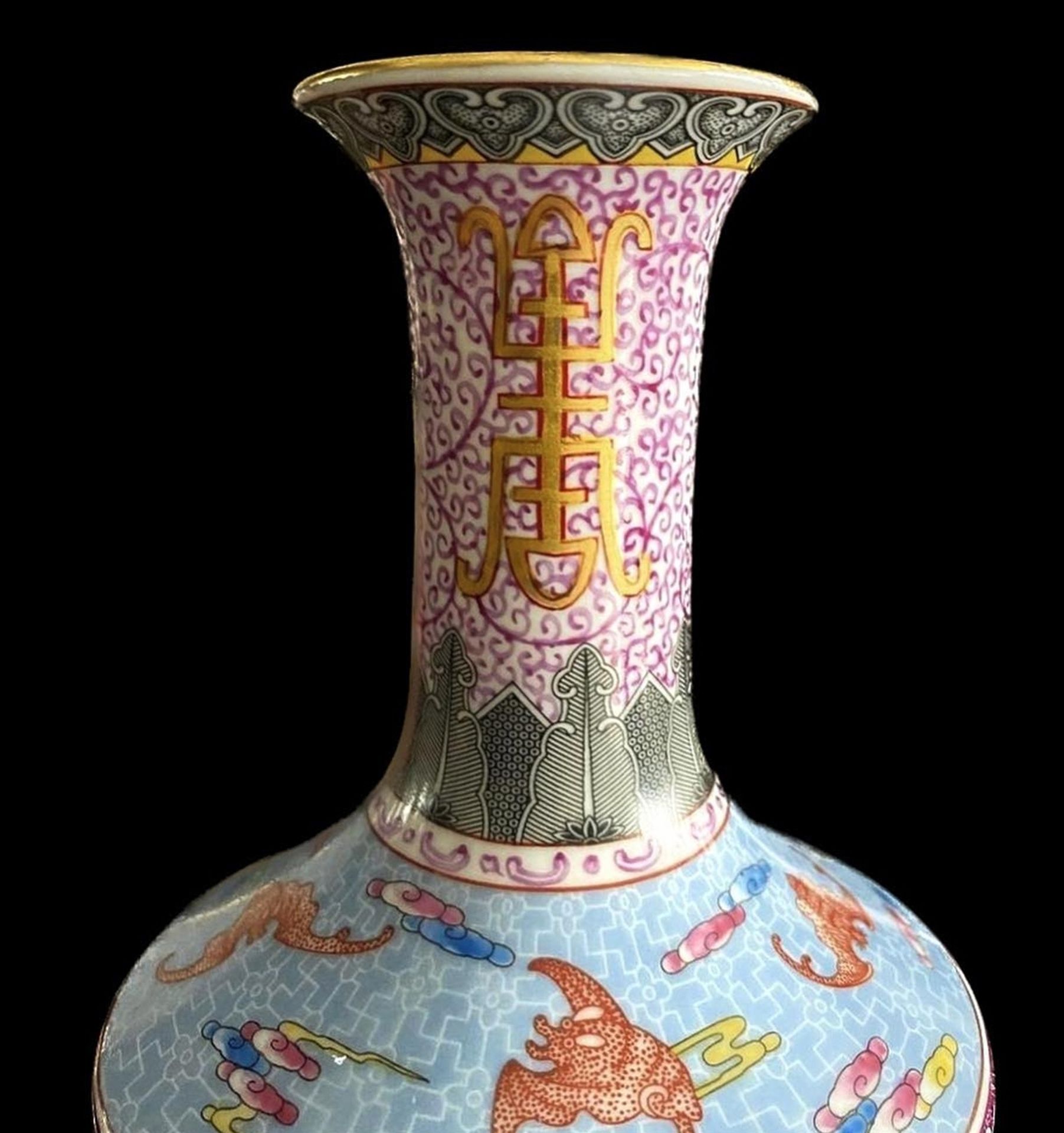 Vessel in Famille Rose enamels, Qianlong mark, 20th century - Image 3 of 5