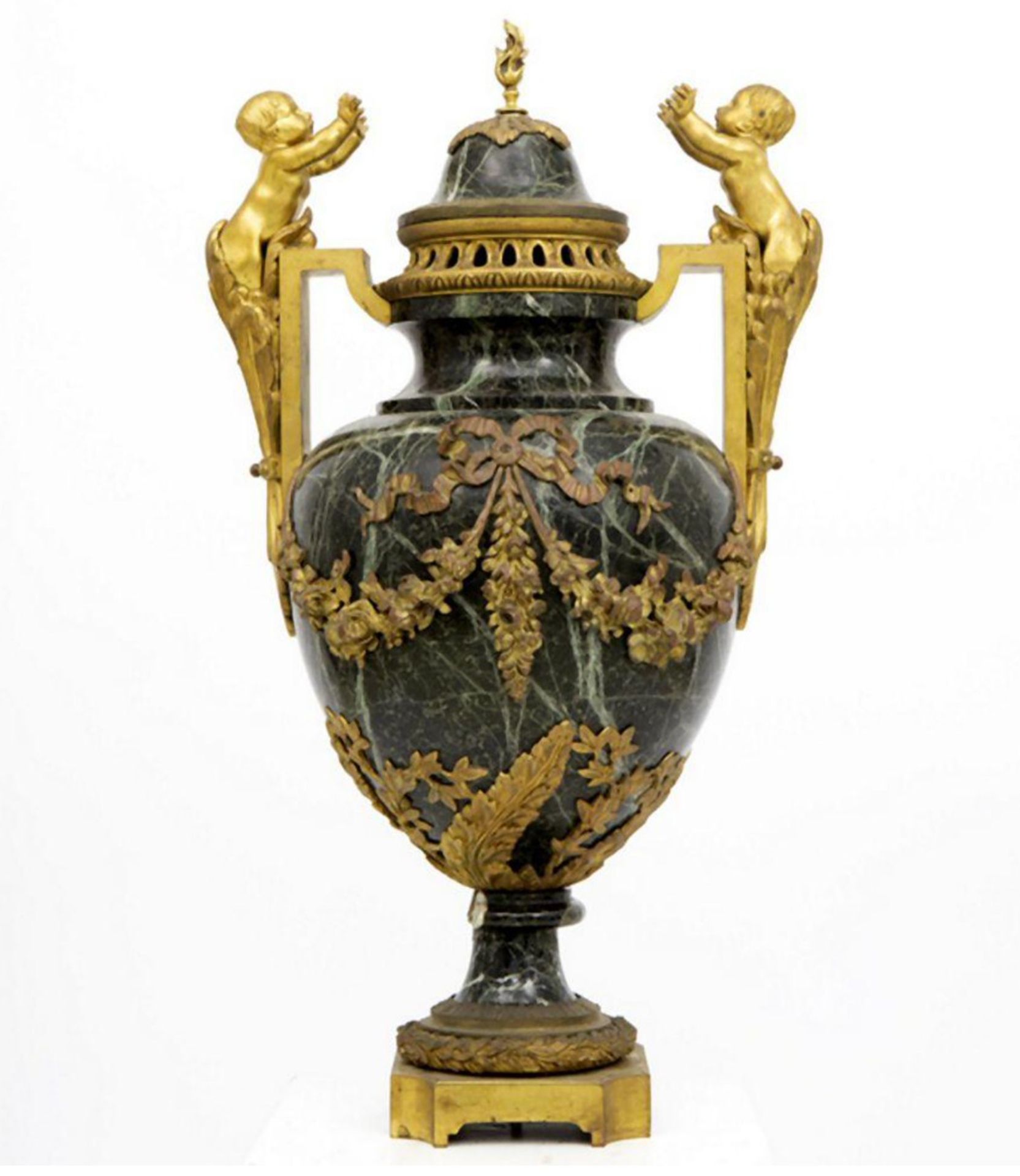 Important Large French vase with gilt bronze lid, 19th century