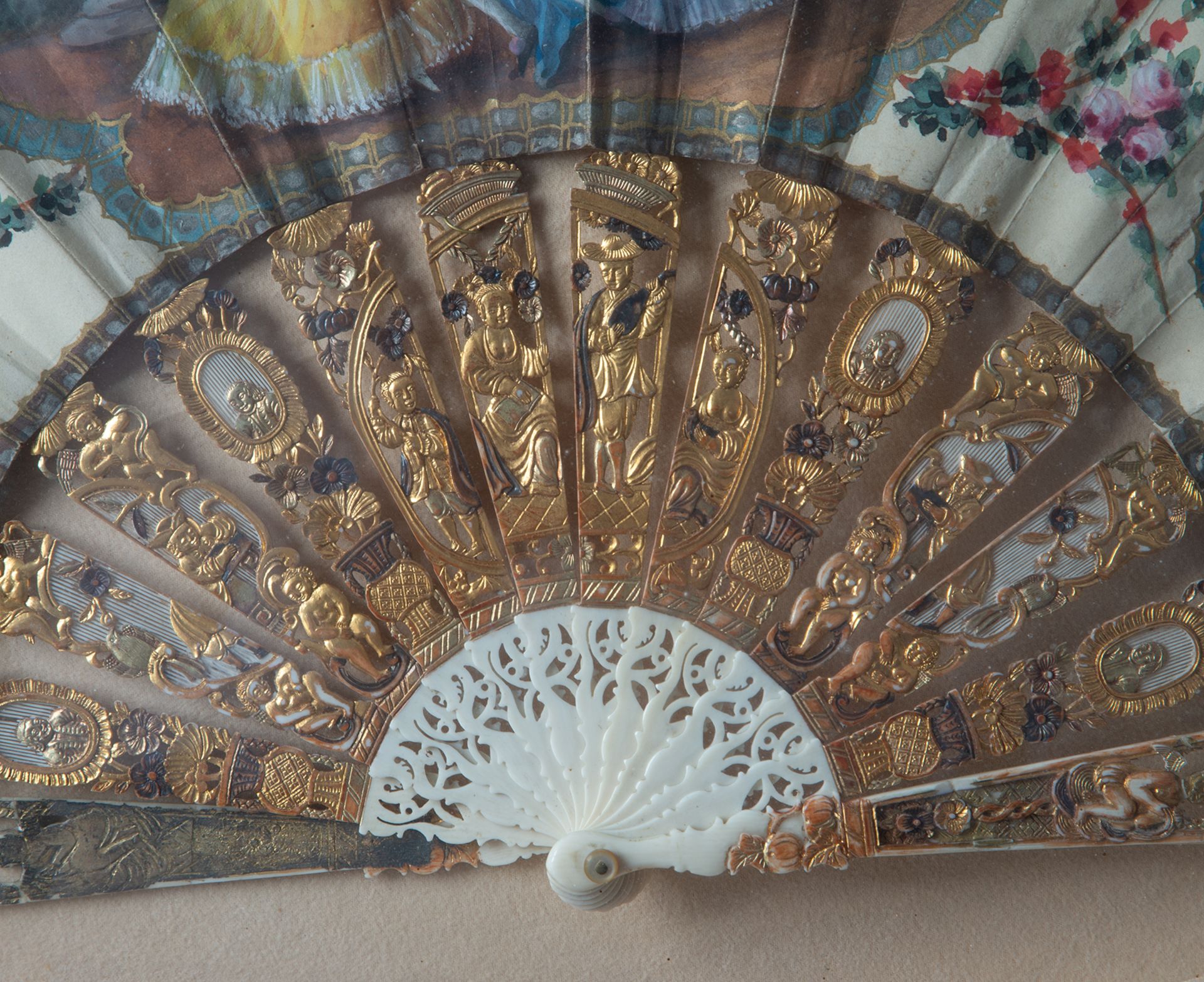 Important French fan with noble marriage ovals, 18th century - Image 3 of 3