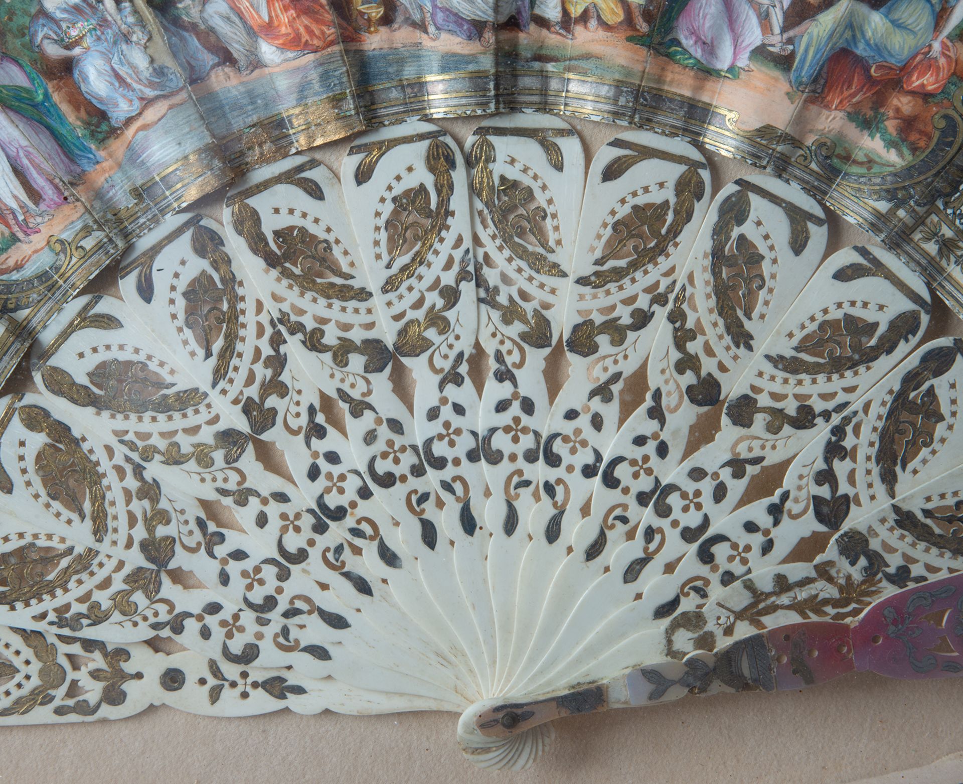 Austrian fan profusely gilded with flourishes and bathing scene painted in oil, 19th century - Image 3 of 3