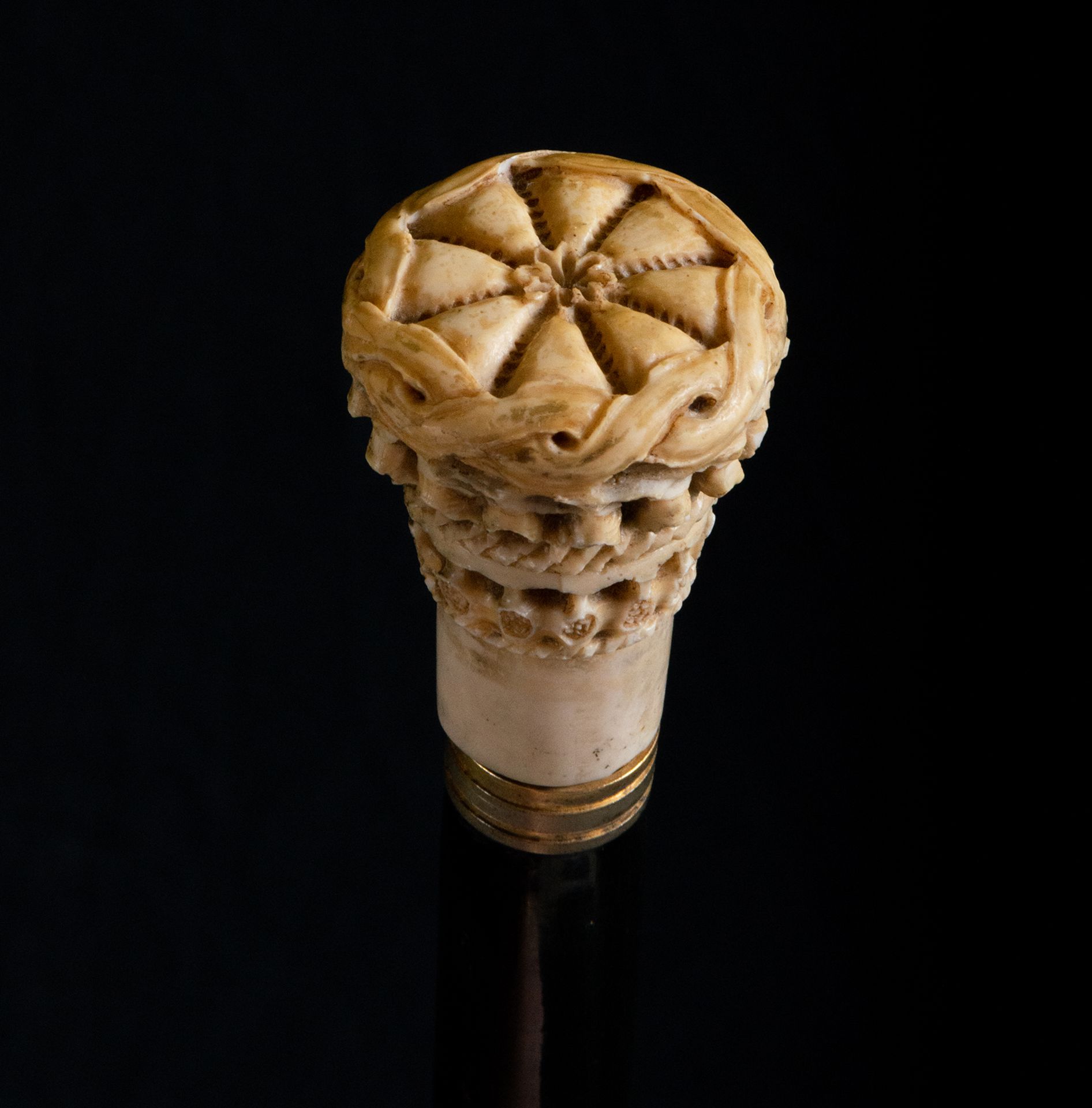 Victorian walking stick with carved horn handle representing Celtic knots, England or Scotland, 19th - Bild 3 aus 4
