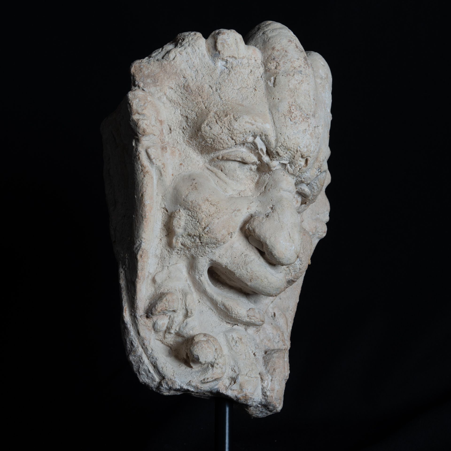 Decorative Head of Faun in carved limestone, French work of the 18th century - Image 2 of 5