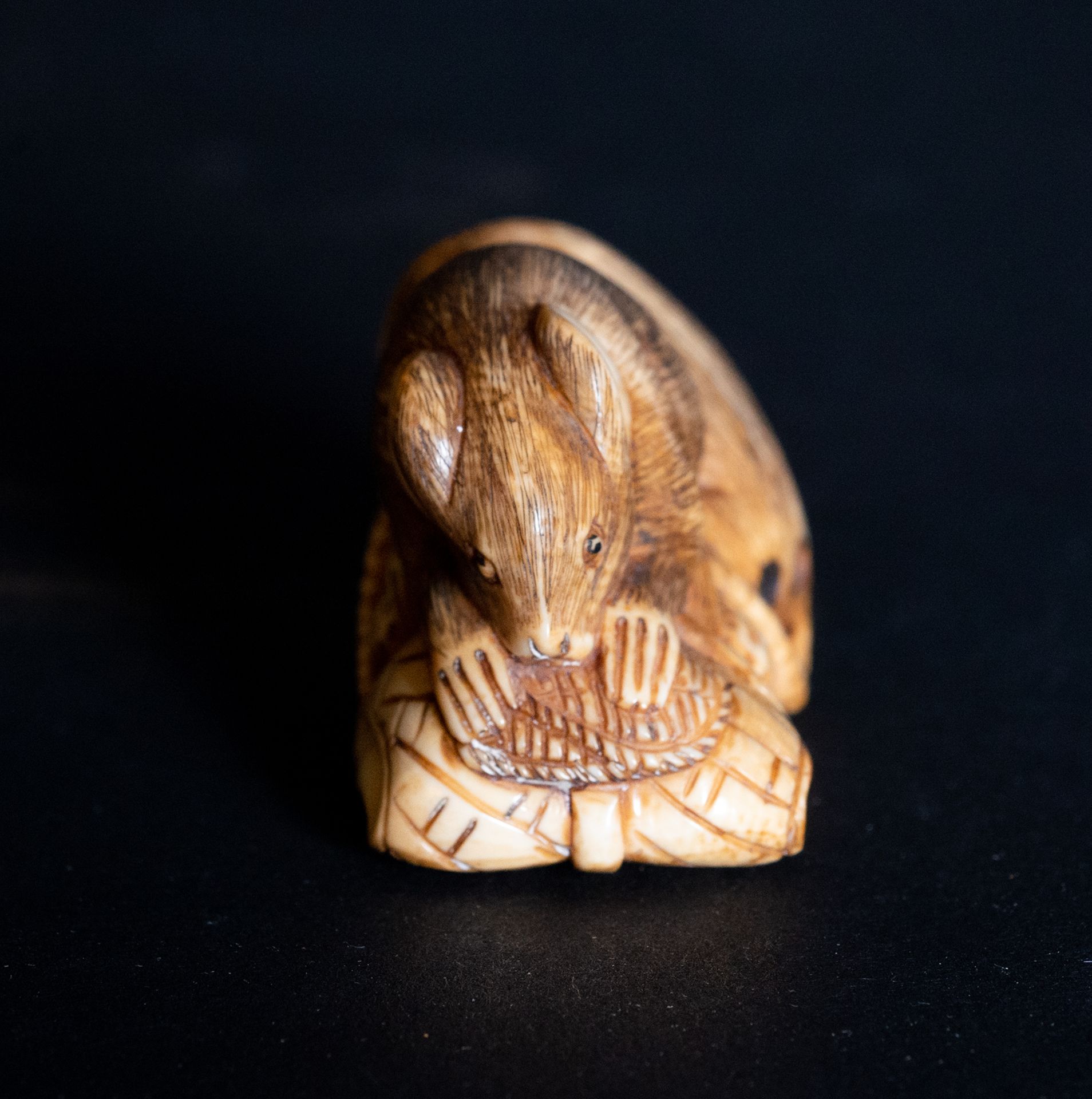 Netsuke of a pair of mice in Mammoth ivory, 20th century - Image 2 of 6