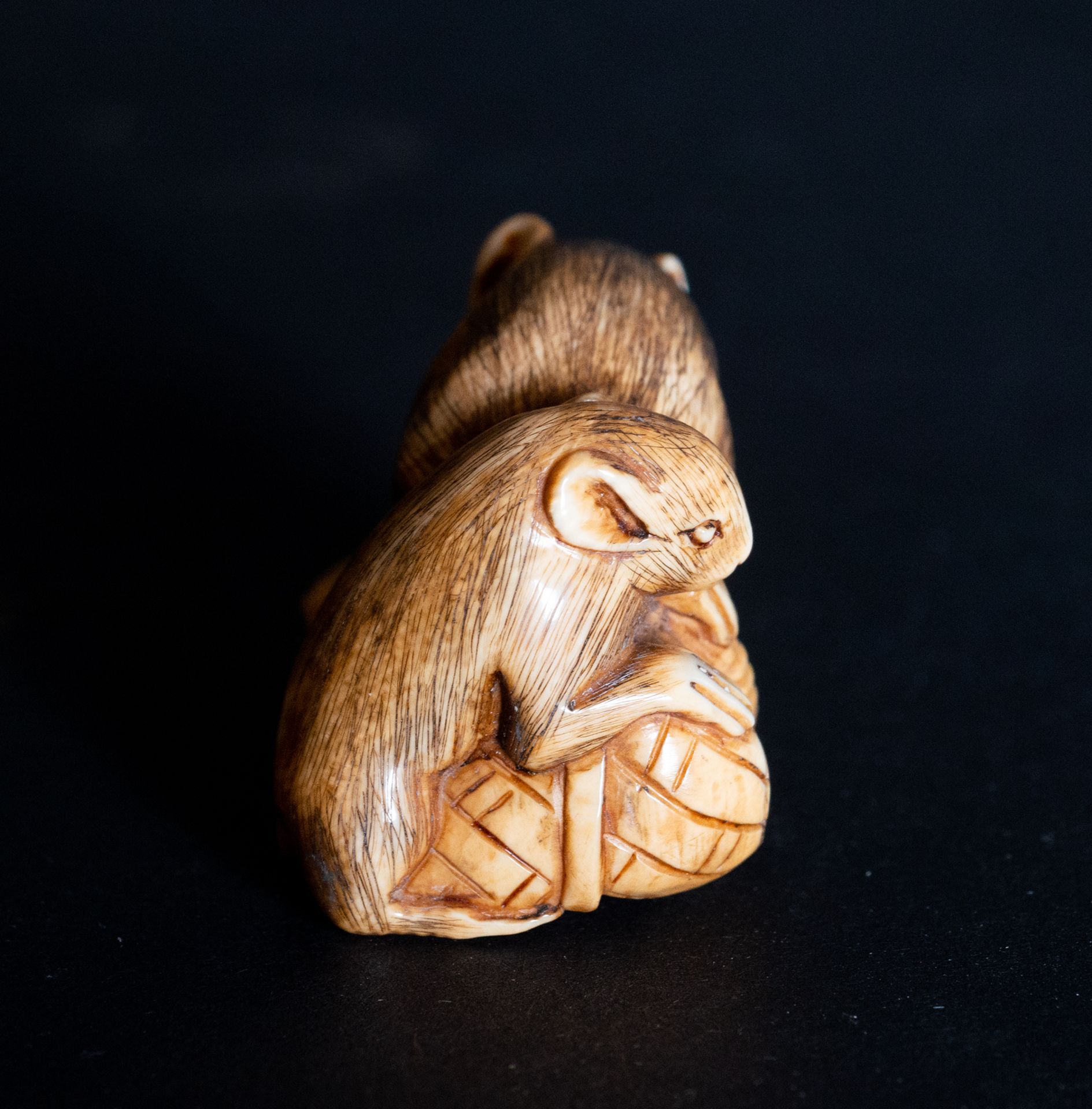 Netsuke of a pair of mice in Mammoth ivory, 20th century - Image 4 of 6