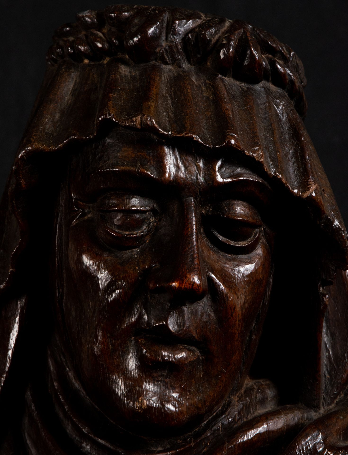 Magnificent Bust of Saint Anne in Oak, South Germany, German school from the 15th - 16th centuries - Image 3 of 4