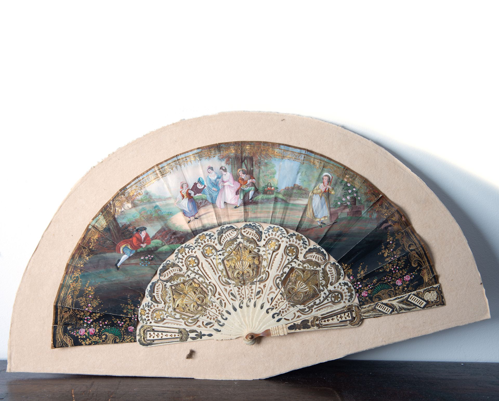 Fan with a hand-painted gallant scene, 19th century