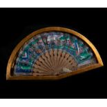 Important Chinese fan with hand-painted court scene, body in carved wood, 19th century