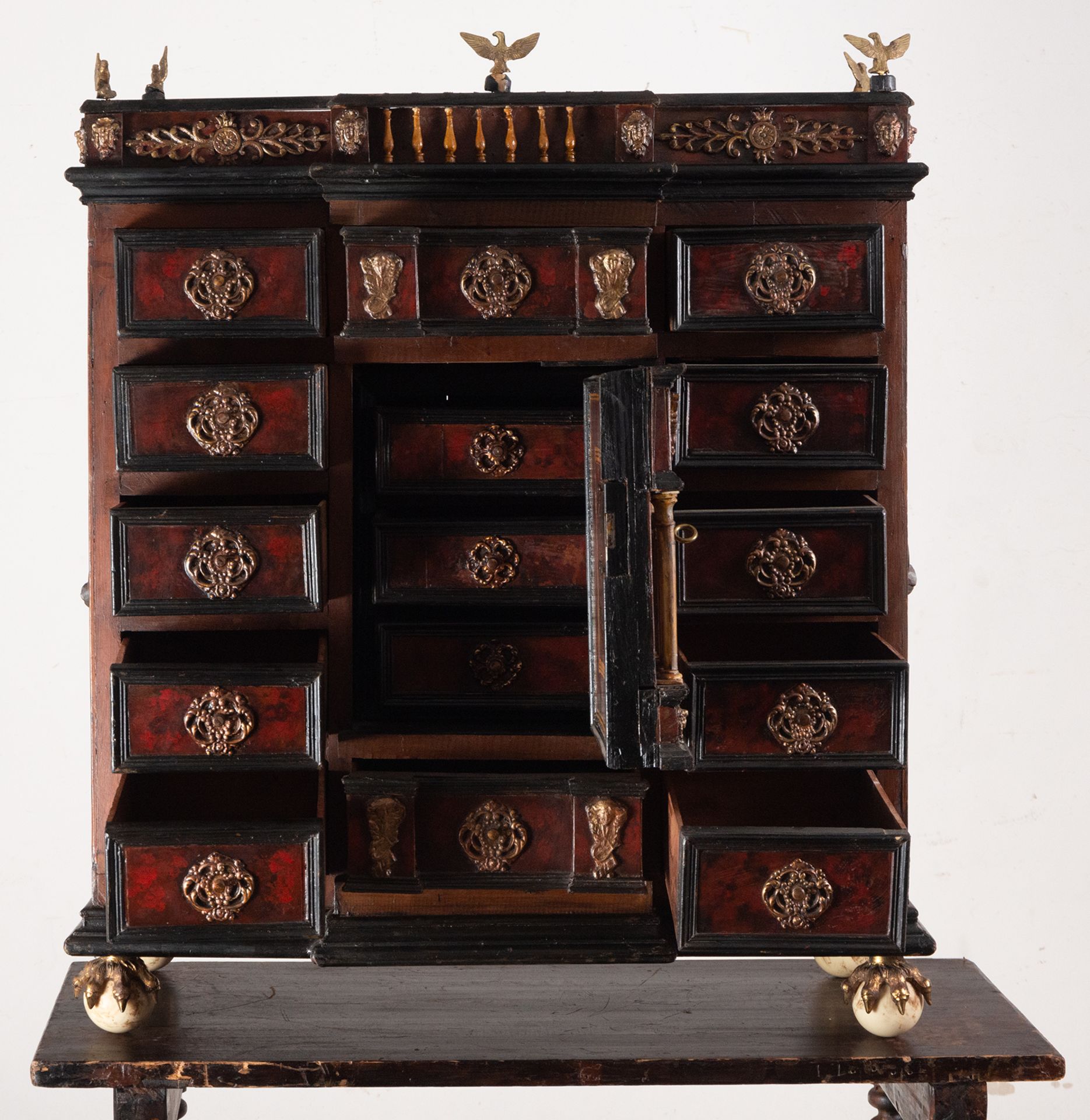 Hispano Flemish Cabinet in Tortoiseshell and bone, feet and sconces in bronze, 18th century - Image 2 of 8